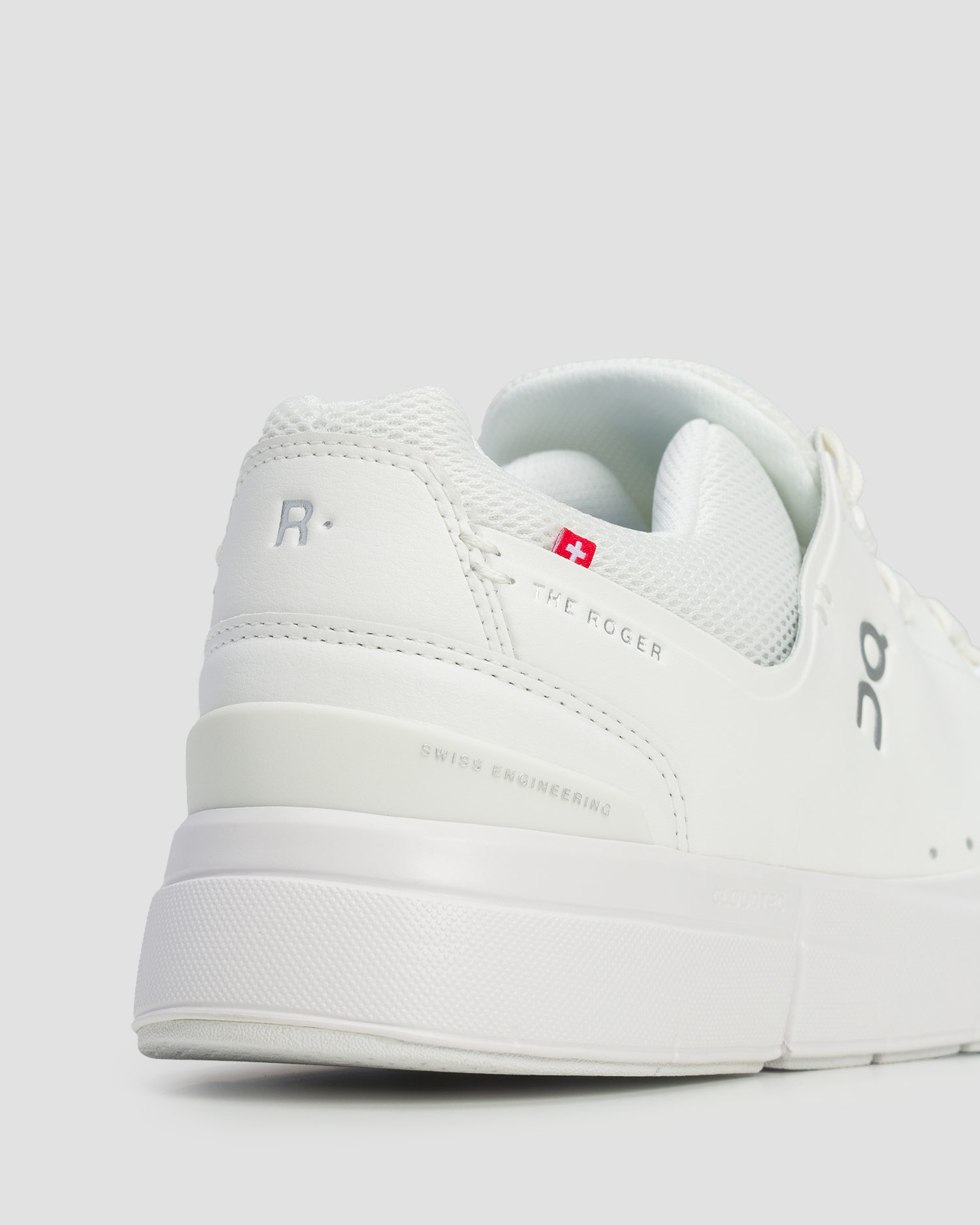 Women's white sneakers On The Roger Advantage