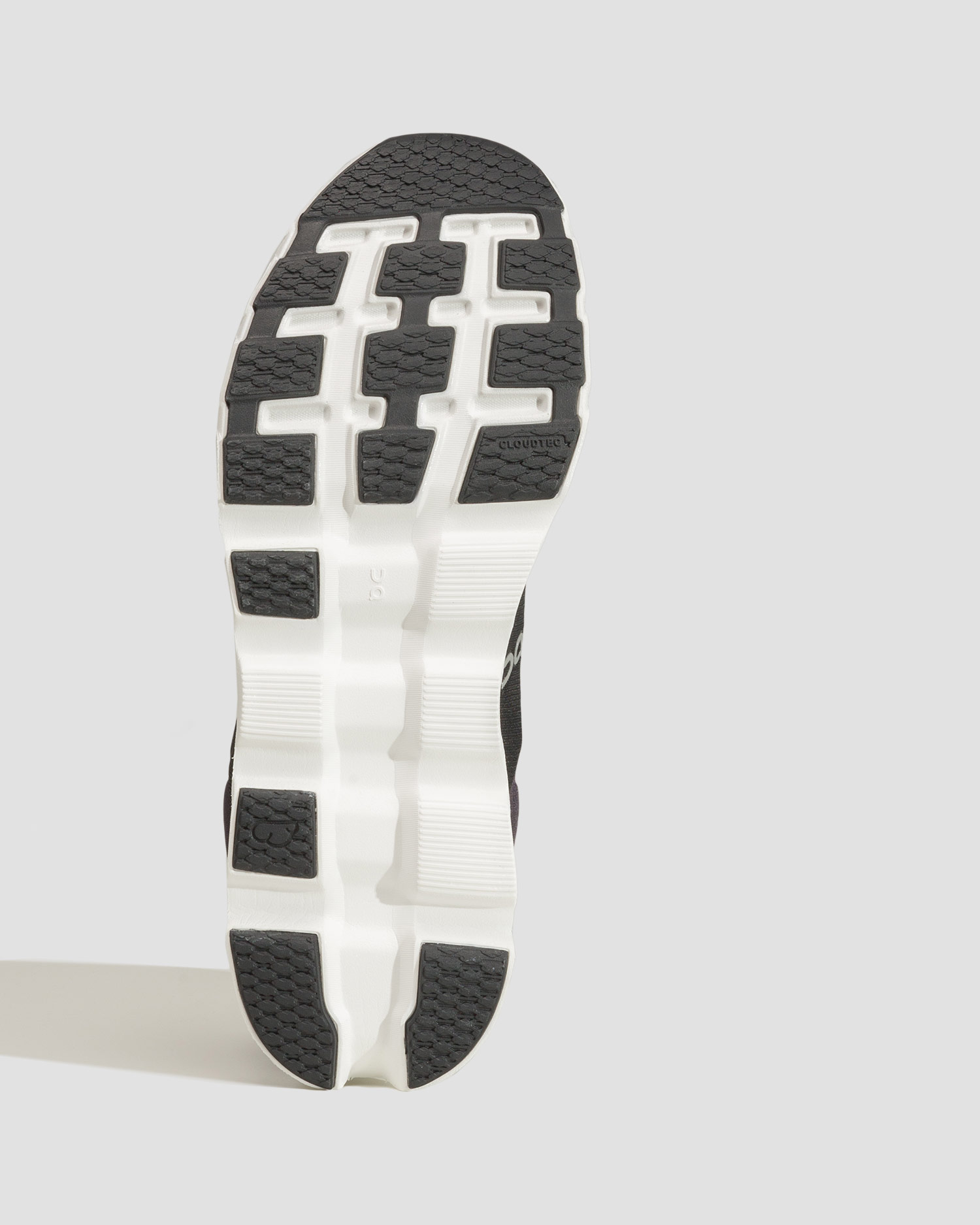 Chaussures de sport pour femmes sur Running Cloudstratus 3