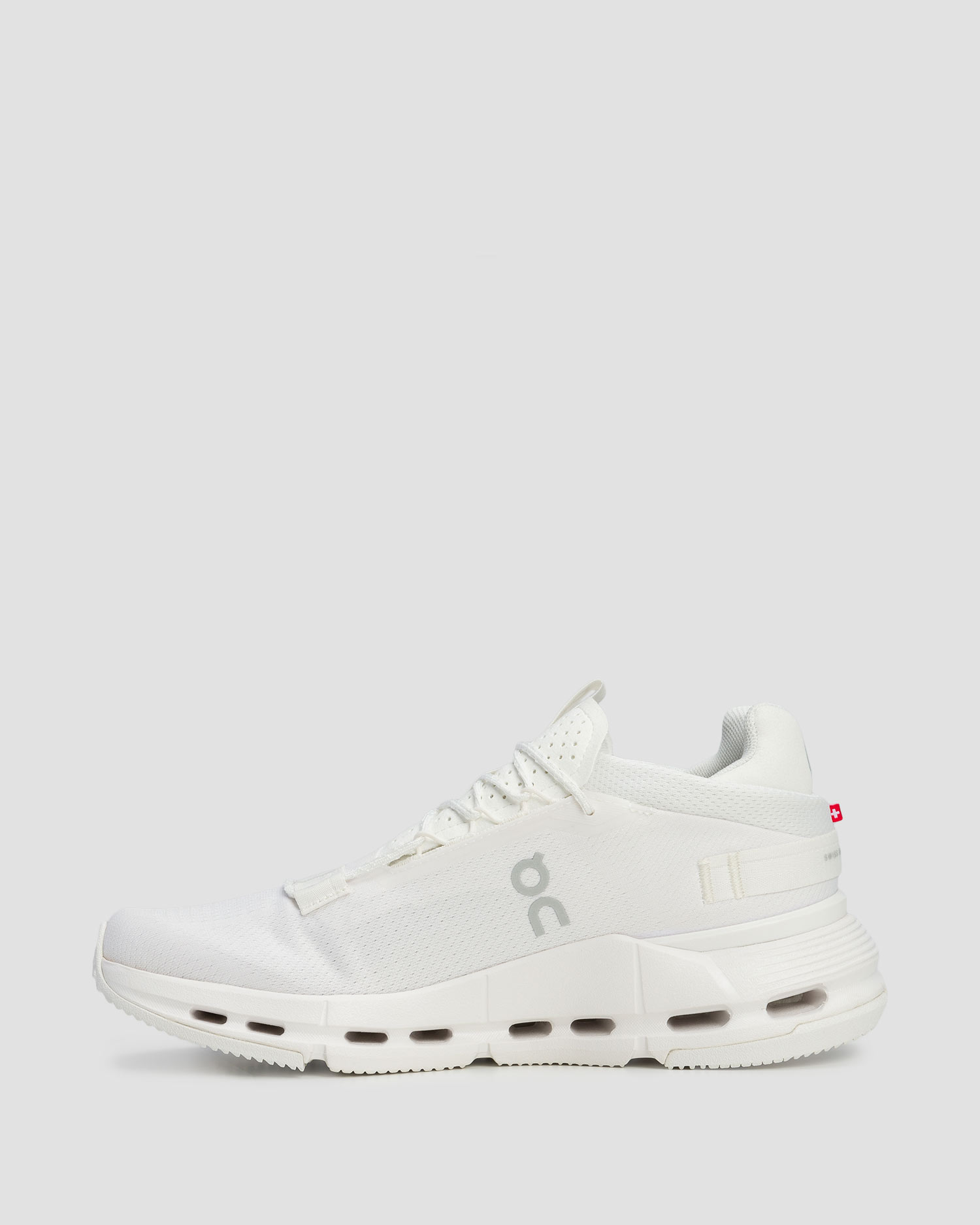White women's sneakers On Cloudnova 2