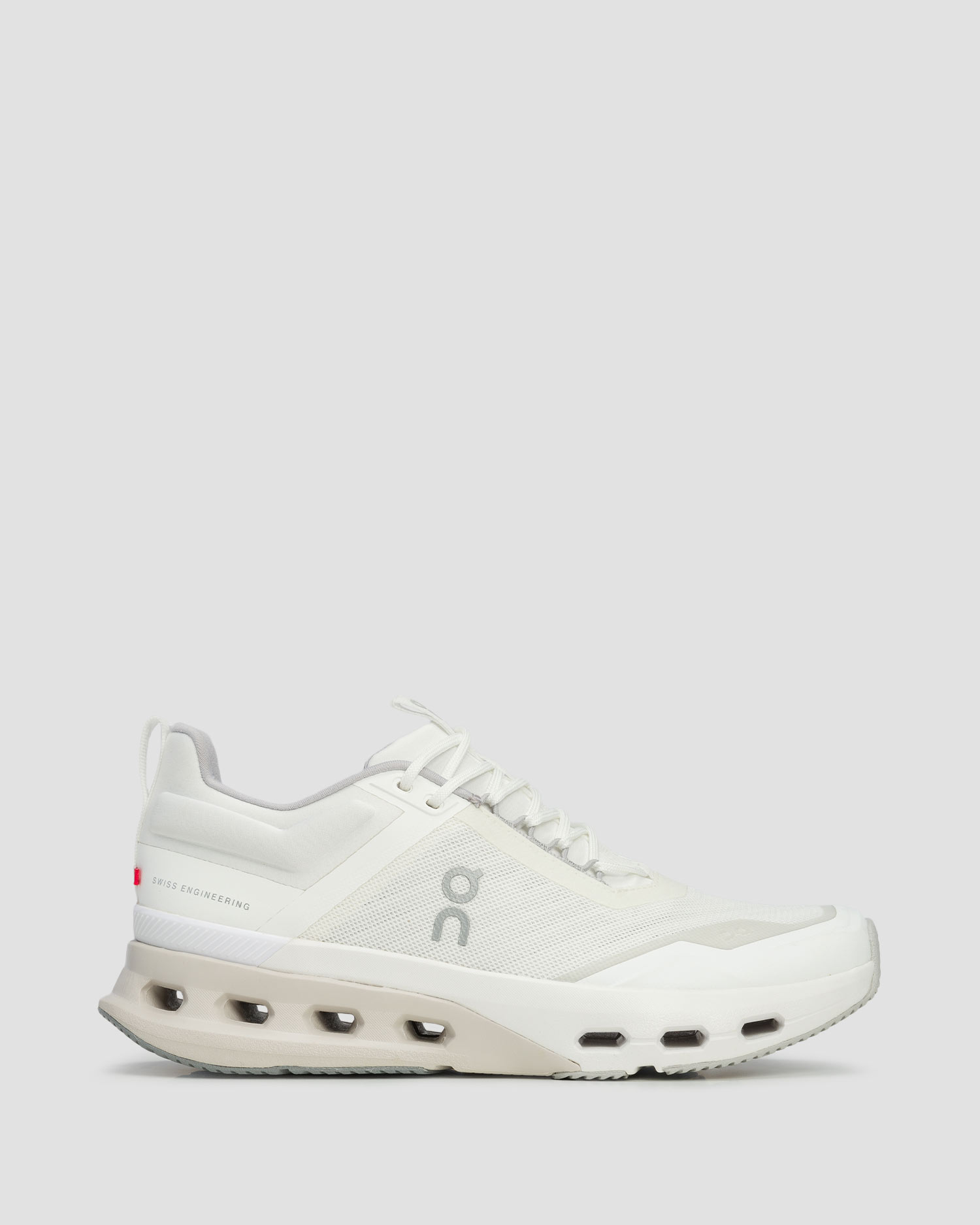 Chaussures d'entraînement pour femmes On Running Cloudnova X