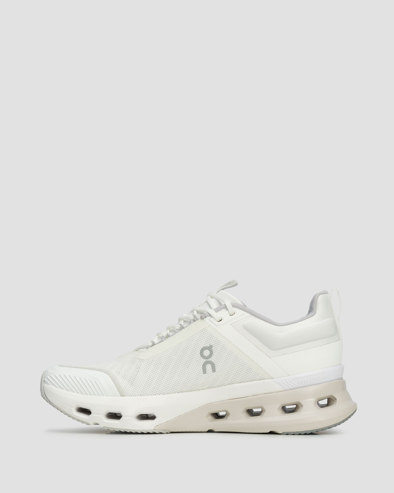 Chaussures d'entraînement pour femmes On Running Cloudnova X