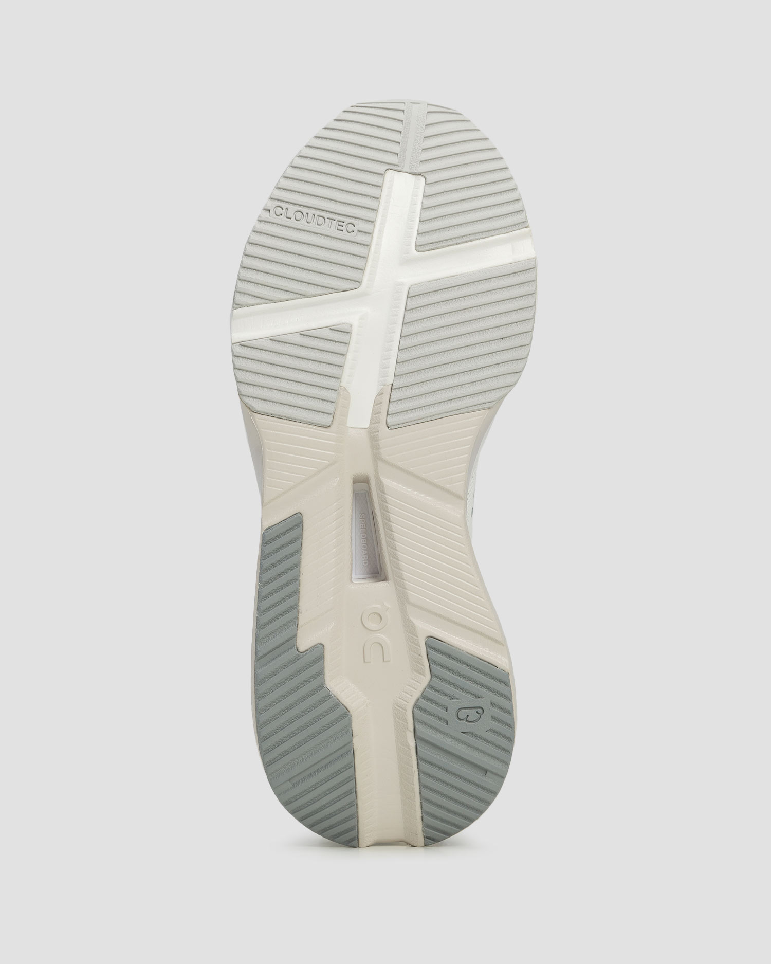 Chaussures d'entraînement pour femmes On Running Cloudnova X
