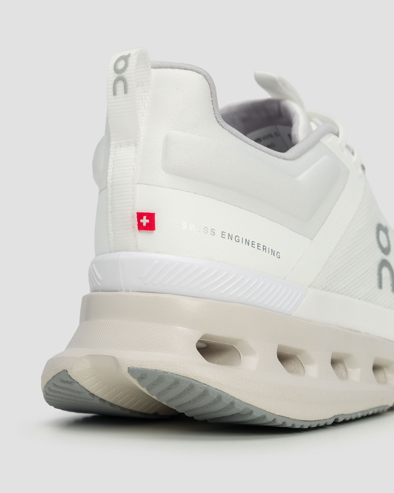 Chaussures d'entraînement pour femmes On Running Cloudnova X
