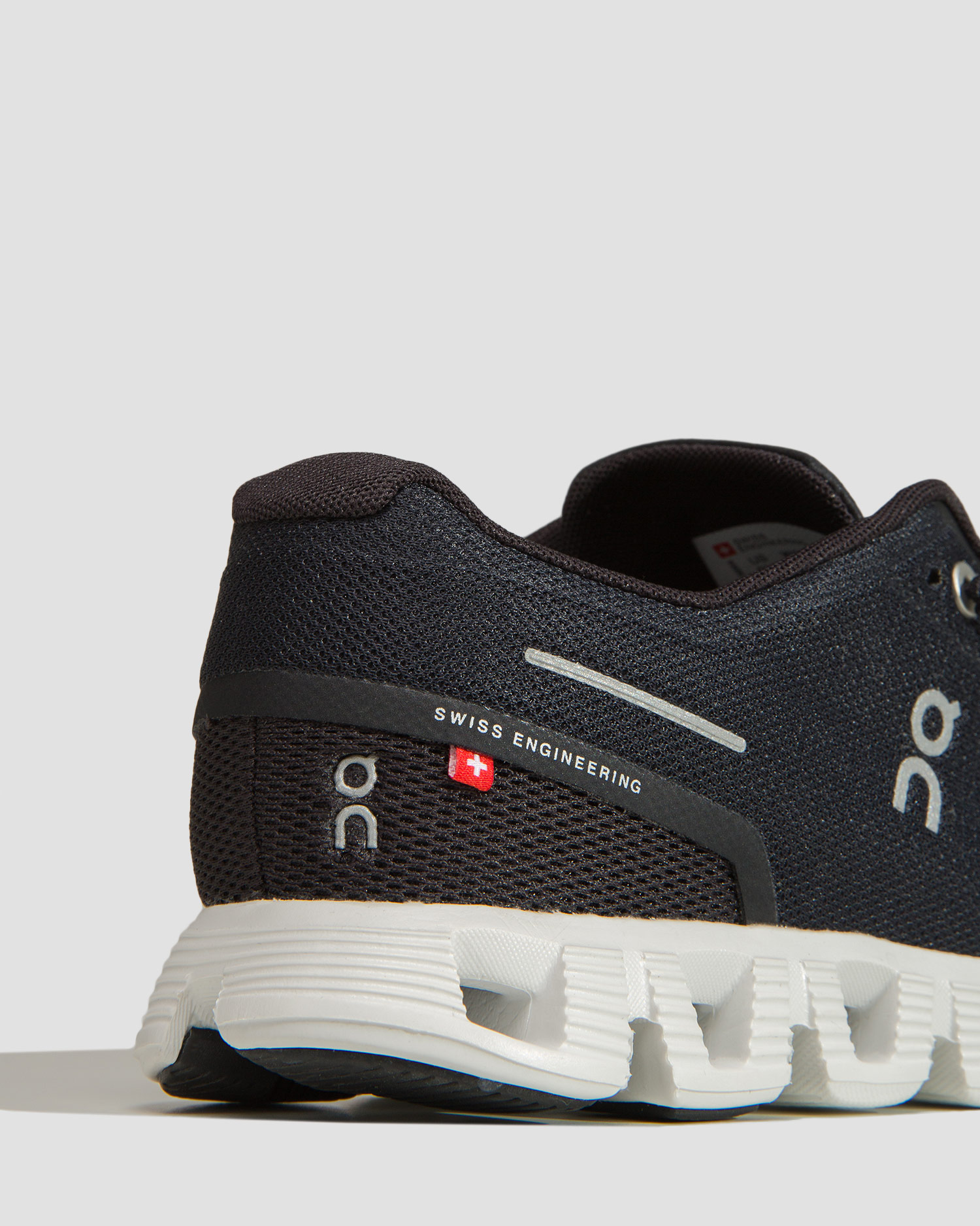 ON RUNNING Cloud 5. men’s trainers