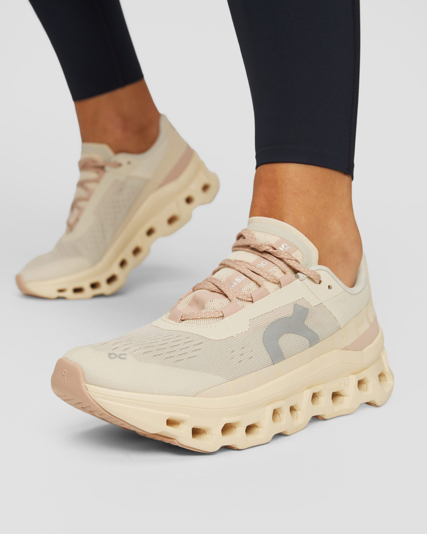 Women's running shoes On Cloudmonster