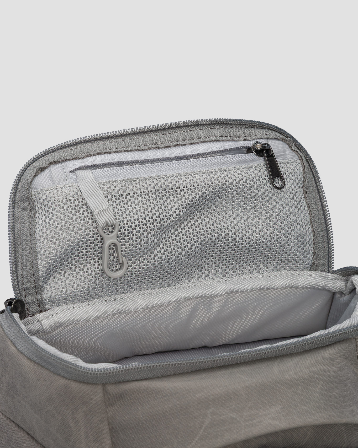 Db Hugger Backpack 20L grey