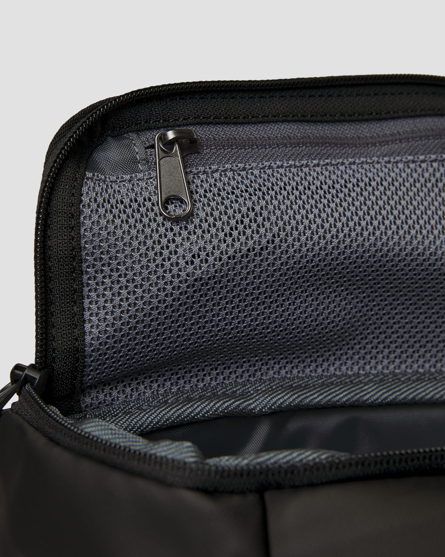 Batoh Db Hugger Backpack 25L