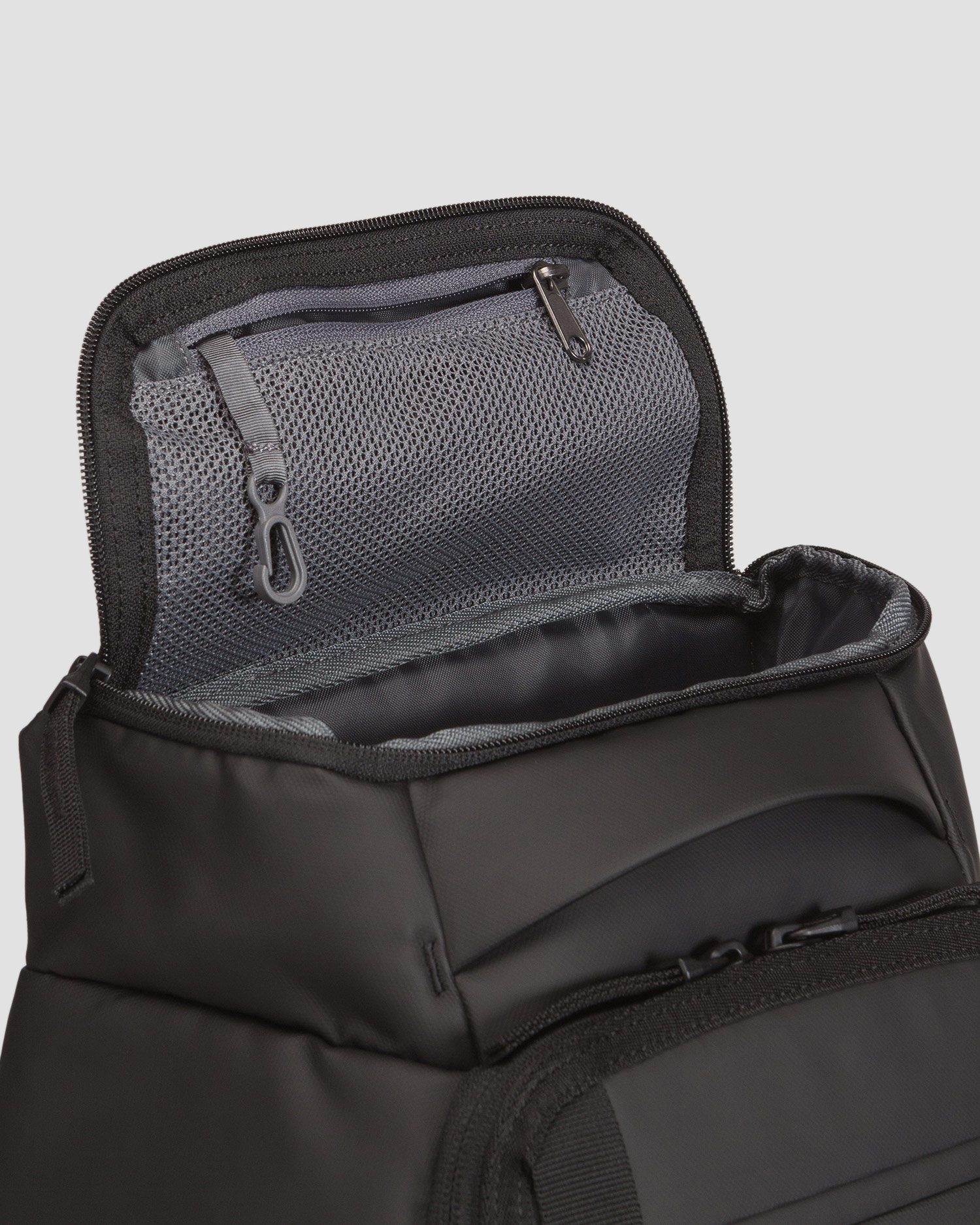 Čierny batoh Db Hugger Backpack 30L
