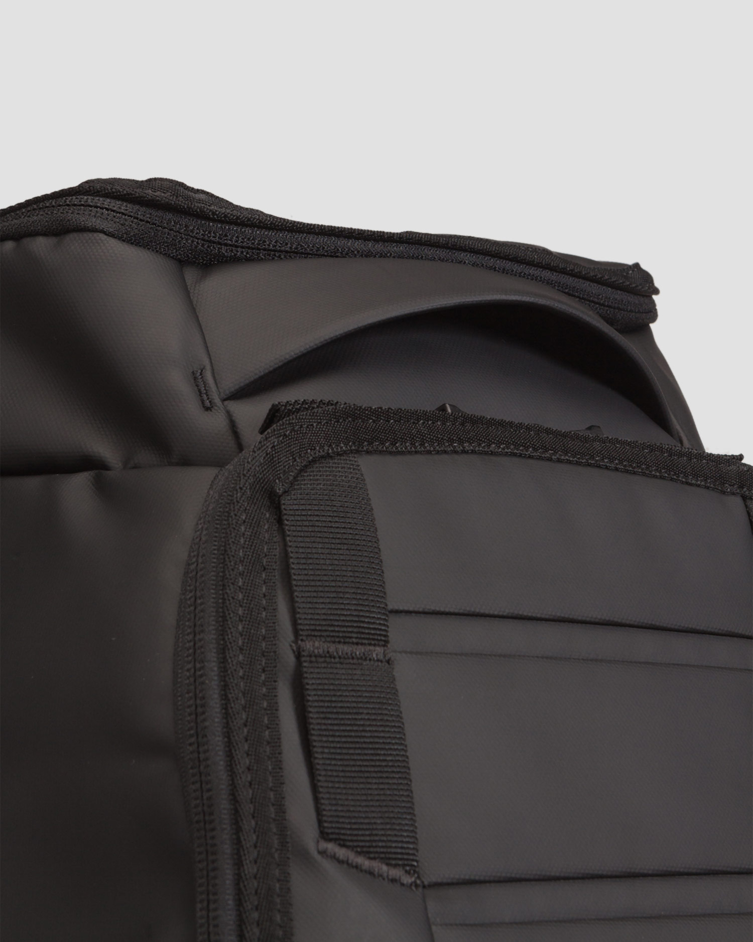 Čierny batoh Db Hugger Backpack 30L