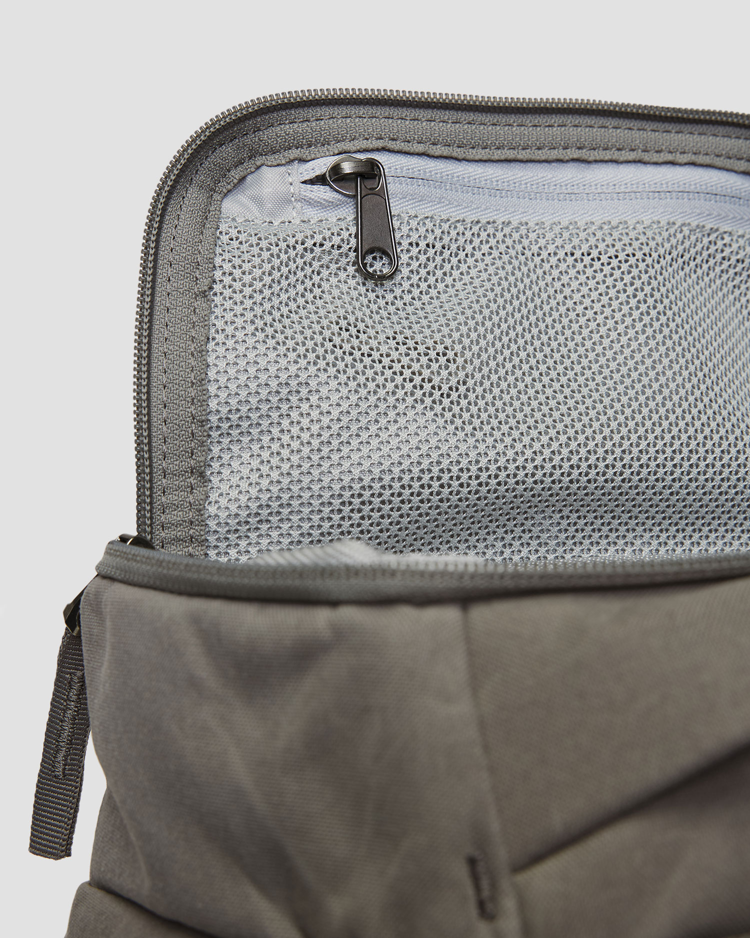 Batoh Db Hugger Backpack 25L