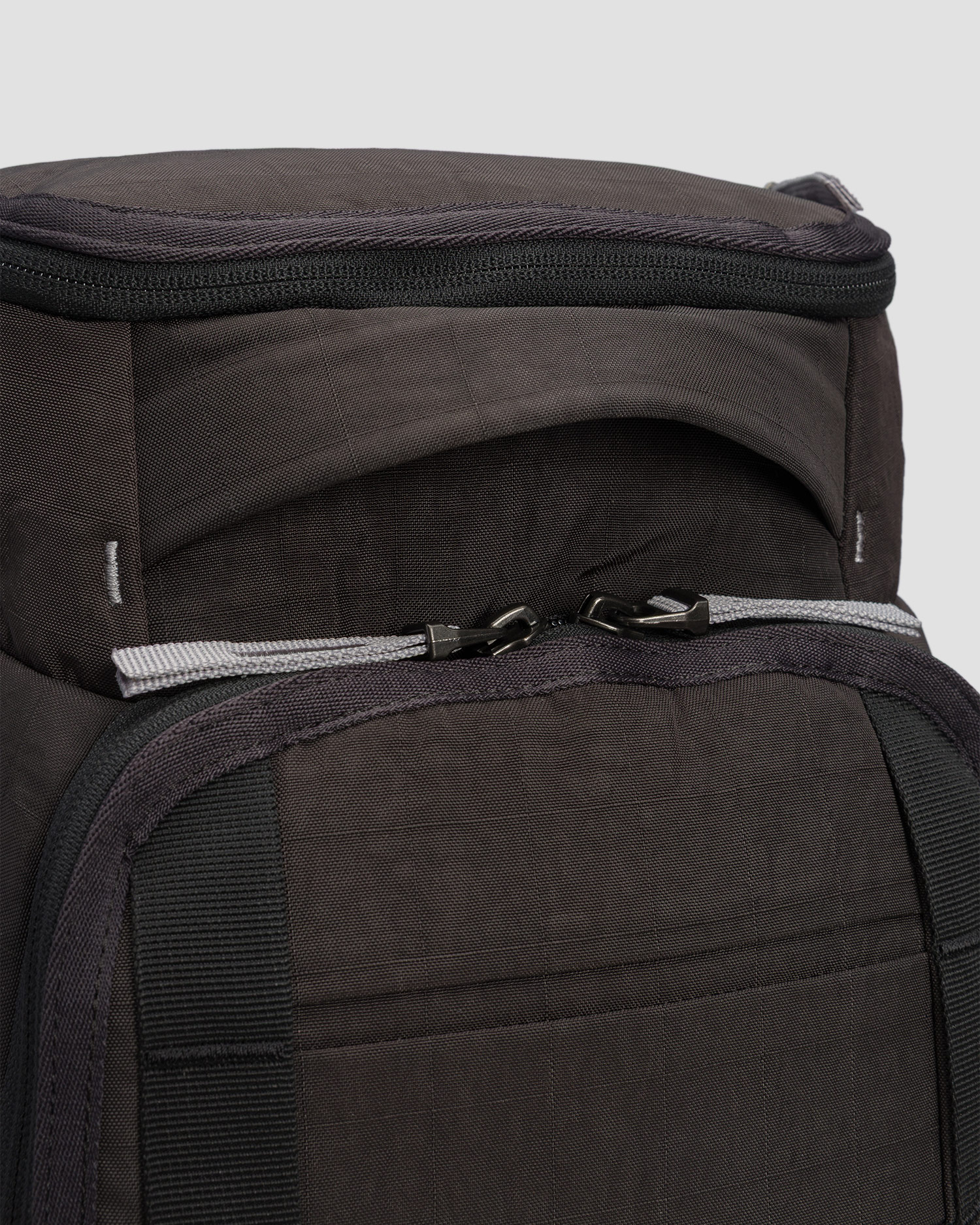 Batoh Db Hugger Backpack 30L