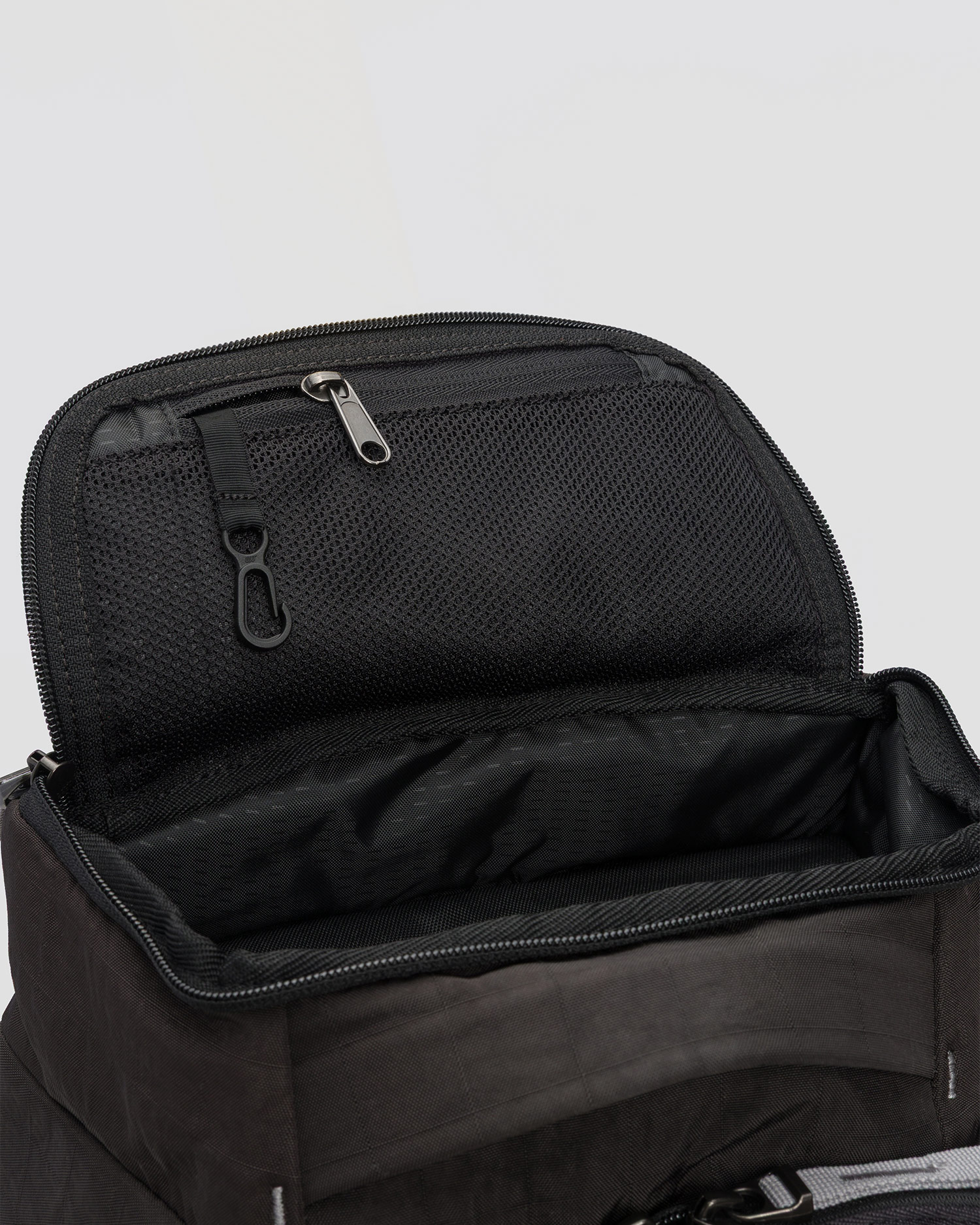 Batoh Db Hugger Backpack 30L