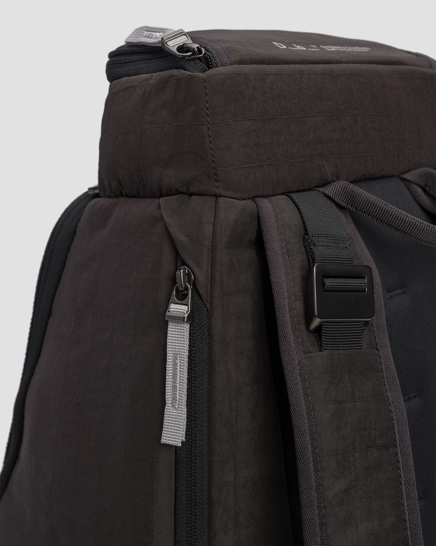 Batoh Db Hugger Backpack 30L