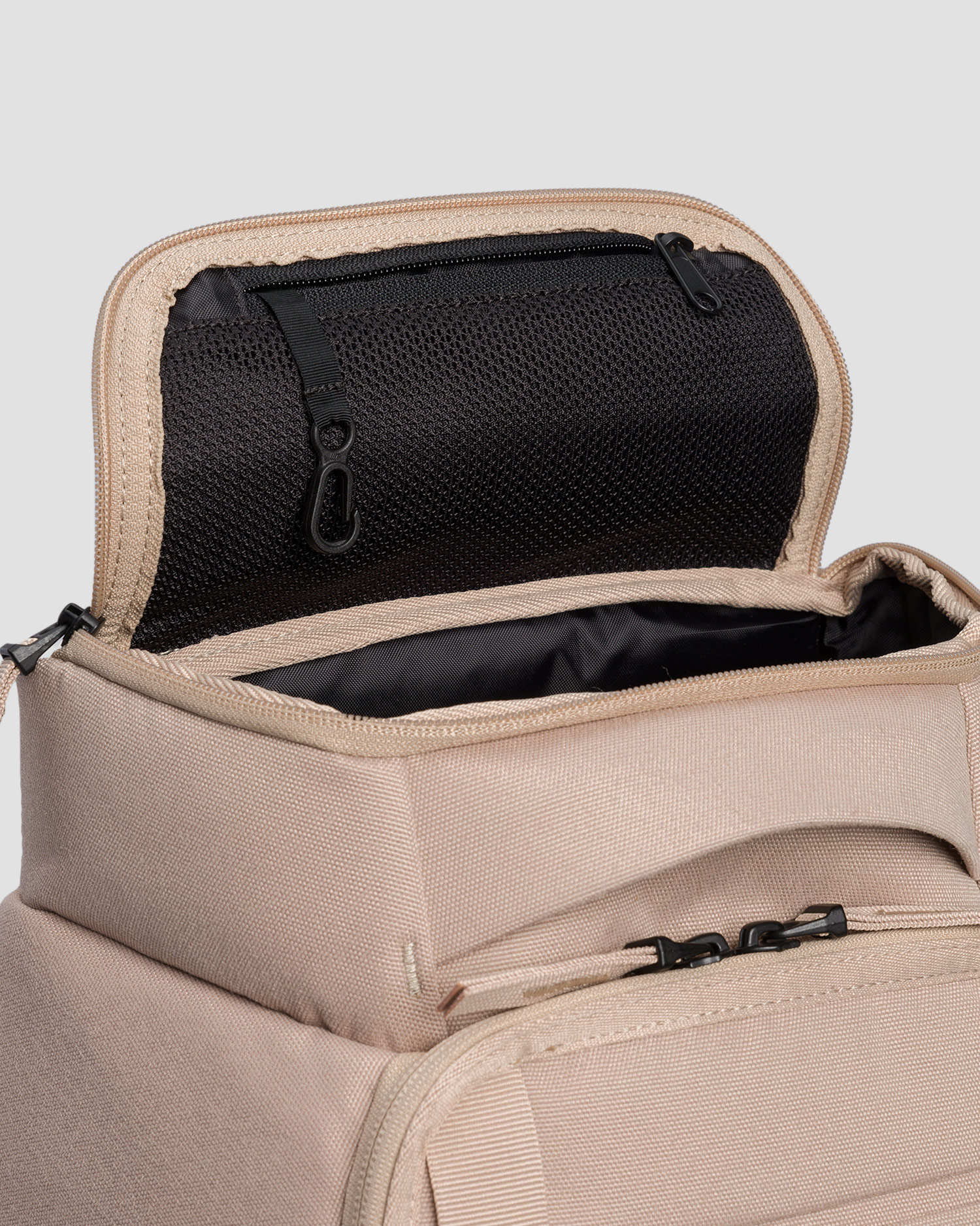 Batoh Db Hugger Backpack 30L