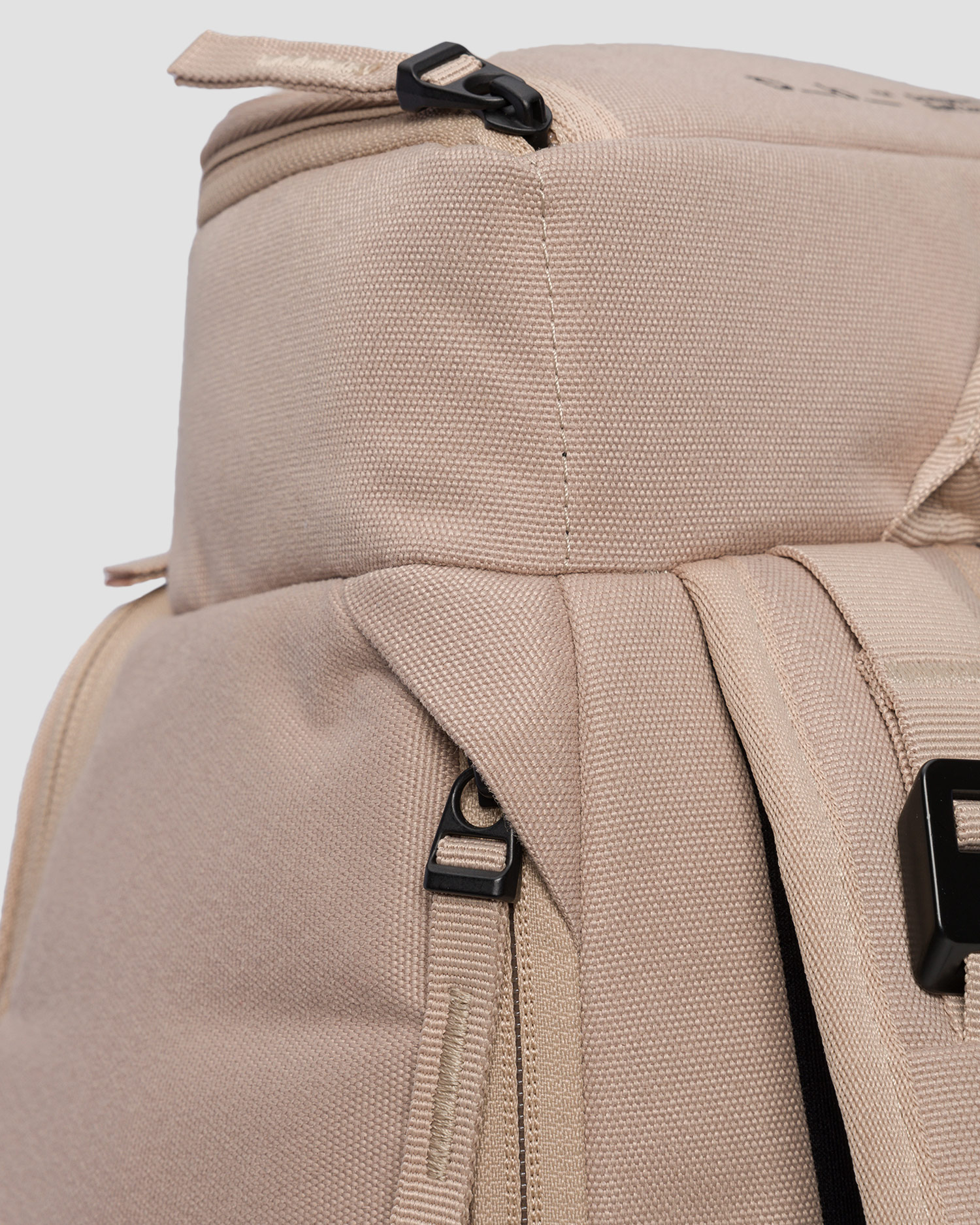 Batoh Db Hugger Backpack 30L