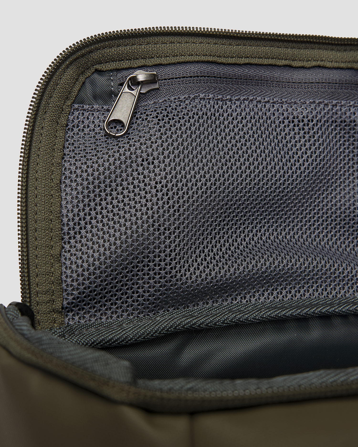 Batoh Db Hugger Backpack 30L