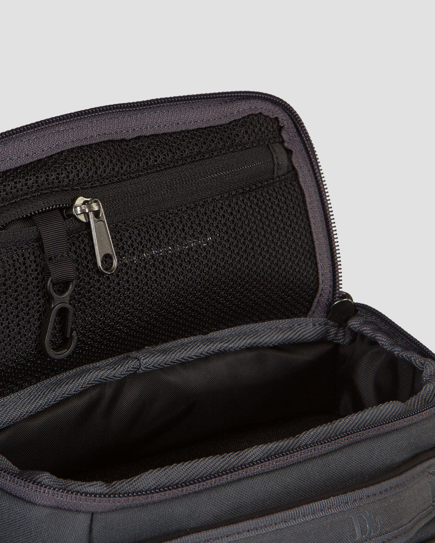 Db HUGGER BACKPACK 20L