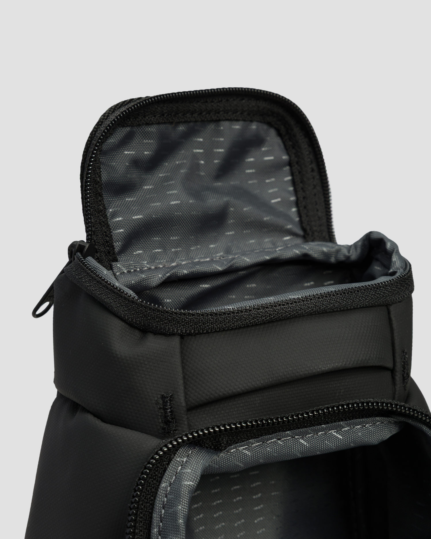 Kosmetyczka Db Hugger Washbag czarna