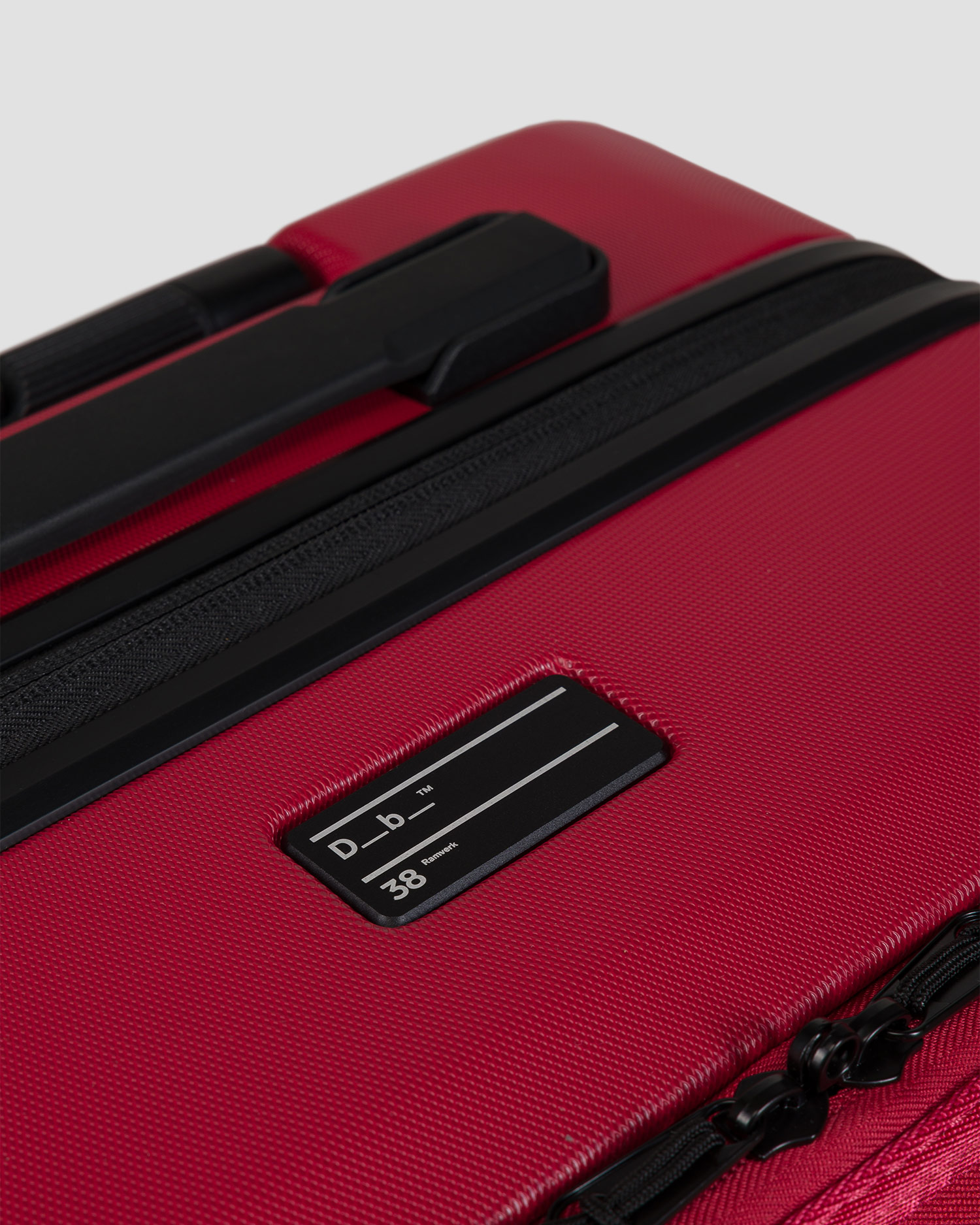Walizka kabinowa na kółkach Db Ramverk Front-access Carry-on 38L