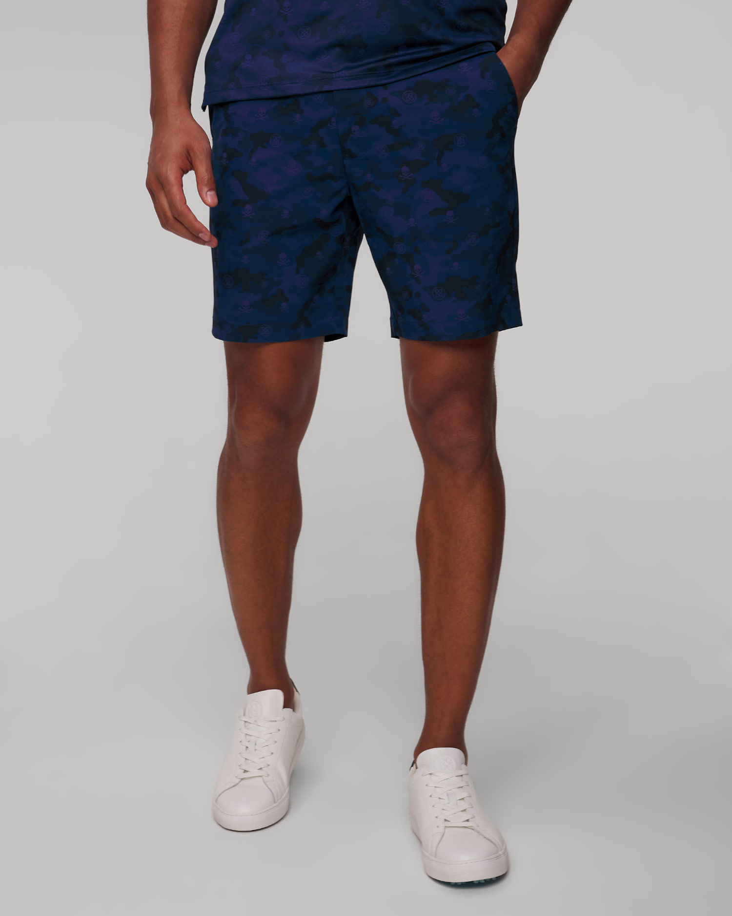 G/Fore Maverick Hybrid Herrenshorts mit Tarnmuster in Marineblau