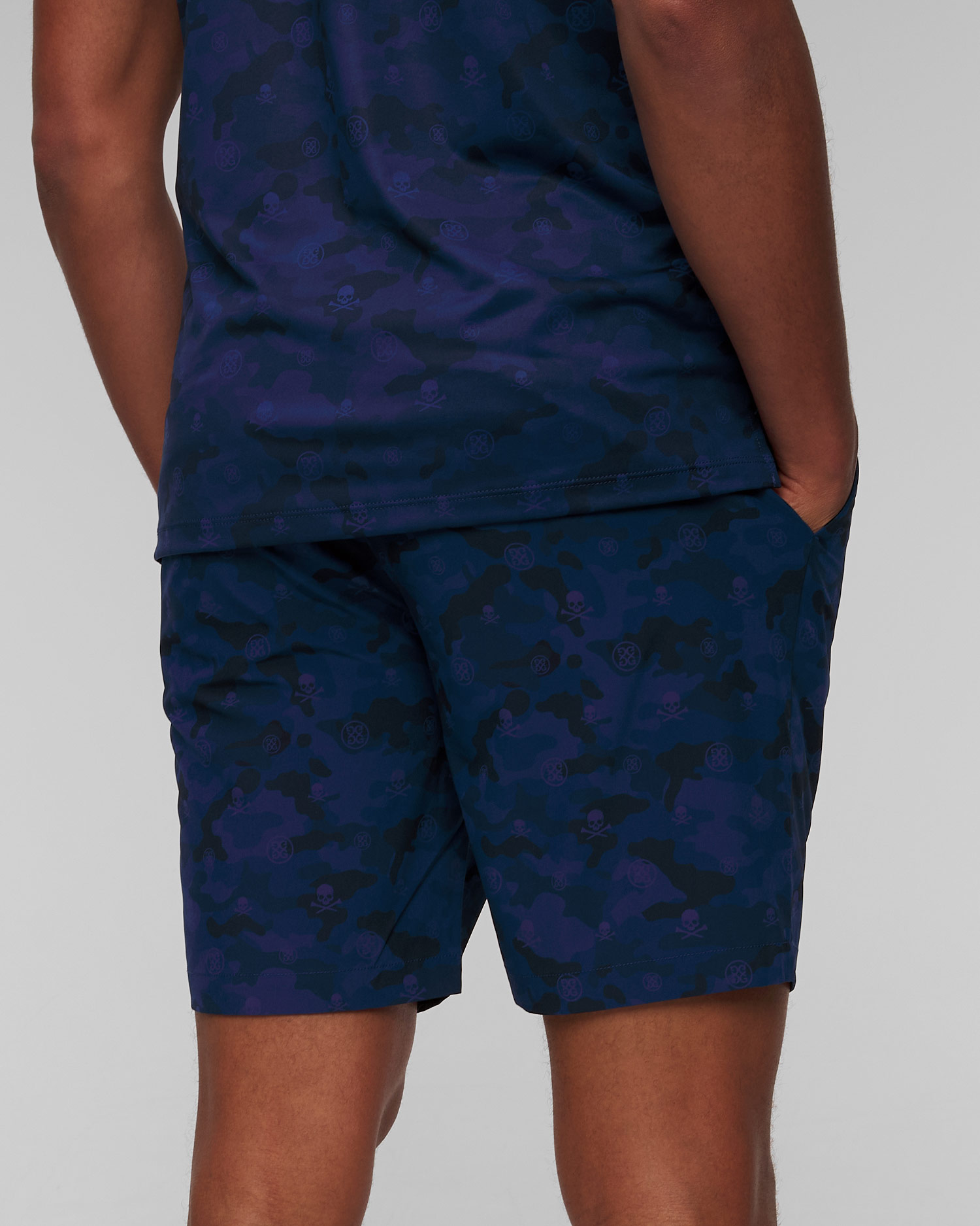 G/Fore Maverick Hybrid Herrenshorts mit Tarnmuster in Marineblau