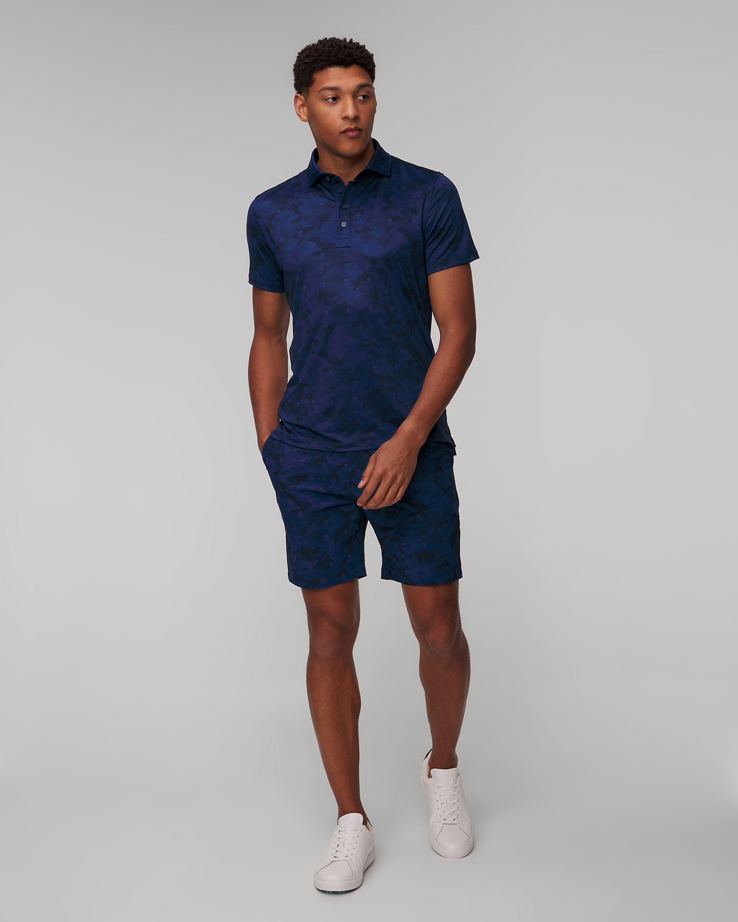 G/Fore Maverick Hybrid Herrenshorts mit Tarnmuster in Marineblau