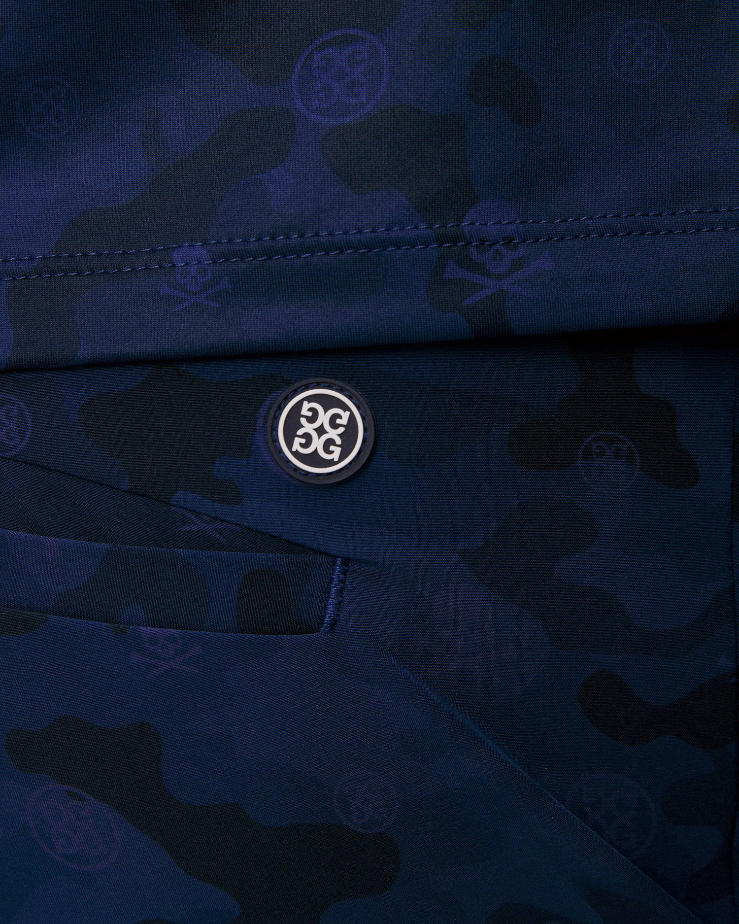 G/Fore Maverick Hybrid Herrenshorts mit Tarnmuster in Marineblau