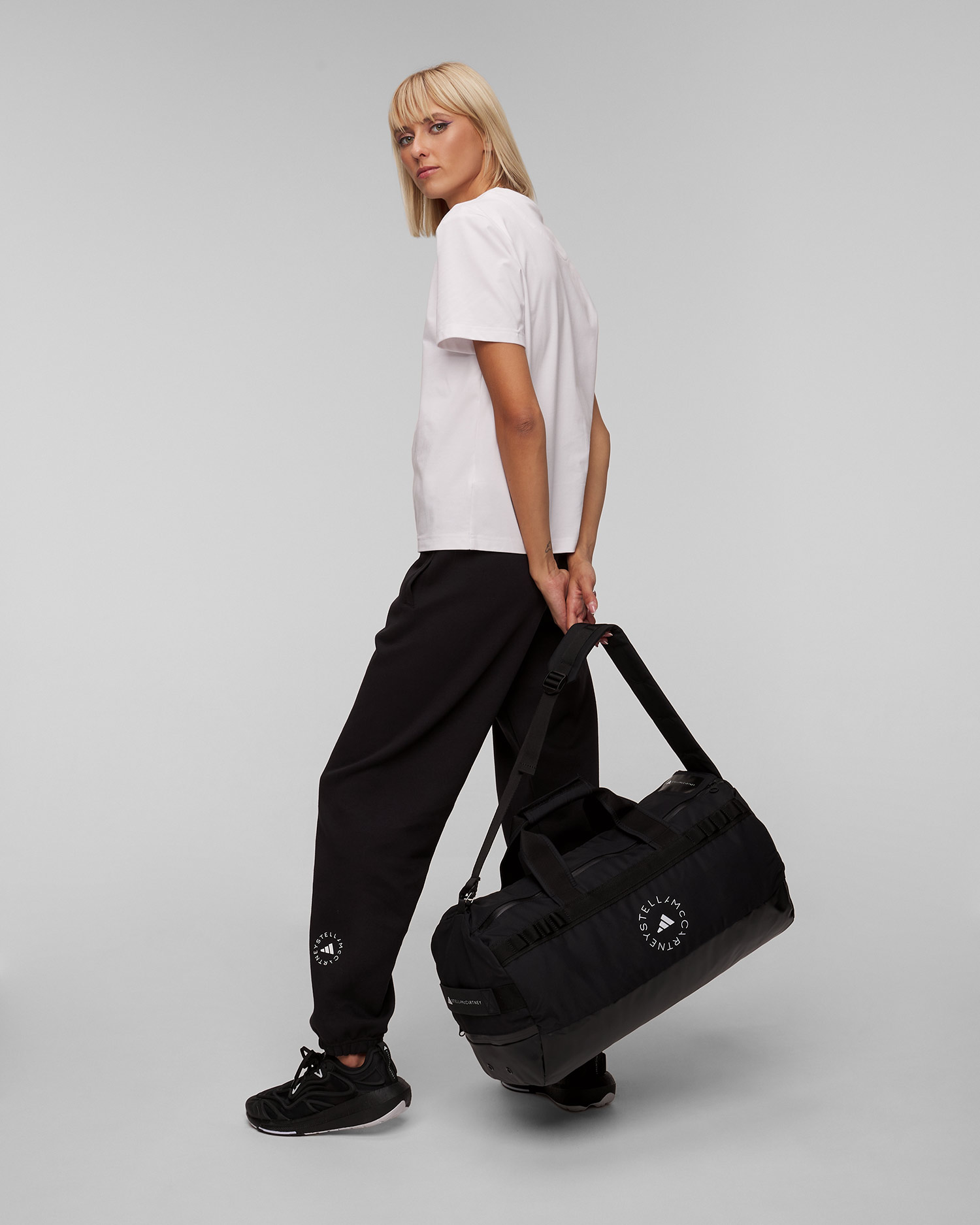 Geantă sport pentru femei Adidas by Stella McCartney 24/7 negru 35l