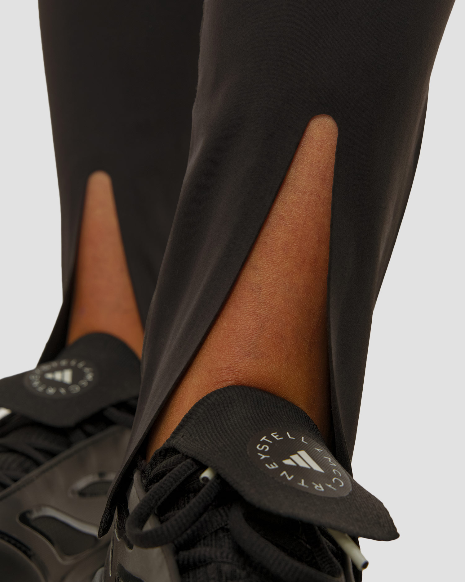 Czarne leginsy damskie Adidas by Stella McCartney TrueStrength