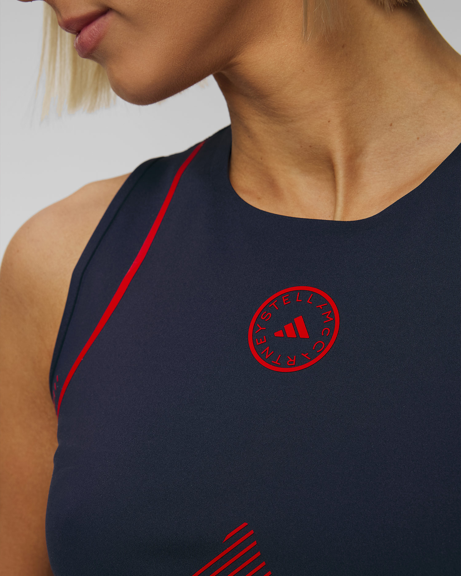 Tmavě modrý dámský sportovní top Adidas by Stella McCartney TruePace Crop