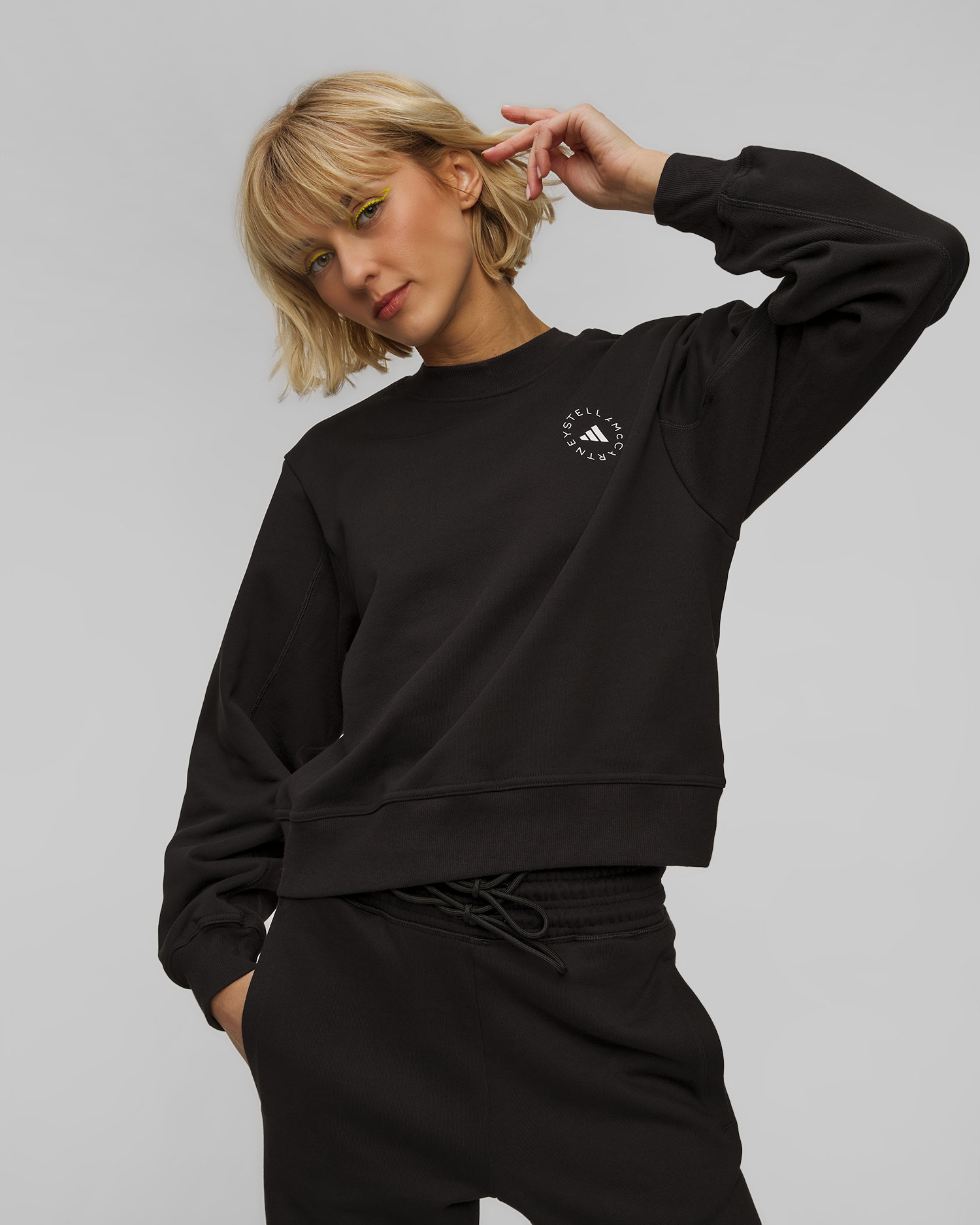 Sweat-shirt noir pour femmes Adidas by Stella McCartney Regular
