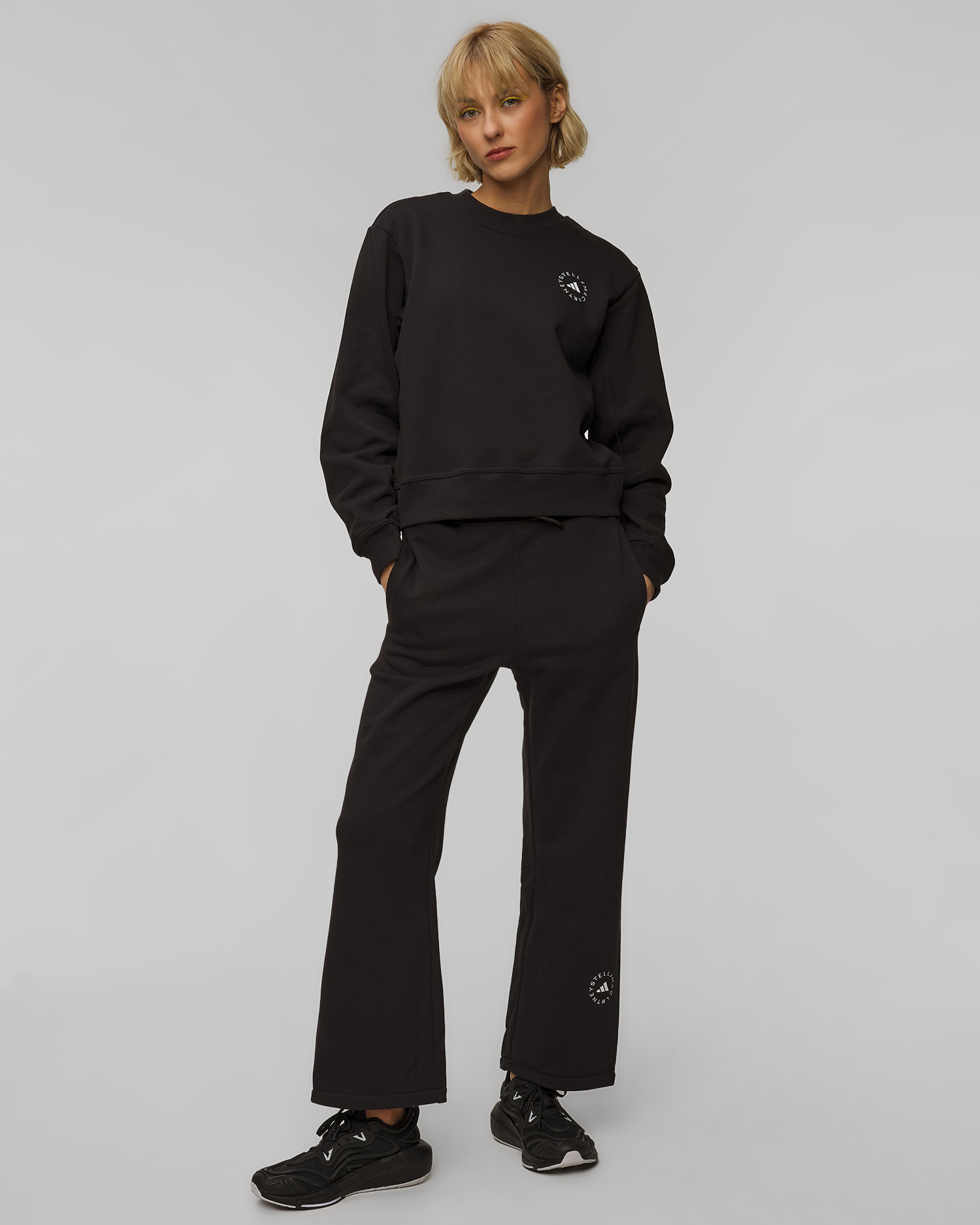 Sweat-shirt noir pour femmes Adidas by Stella McCartney Regular