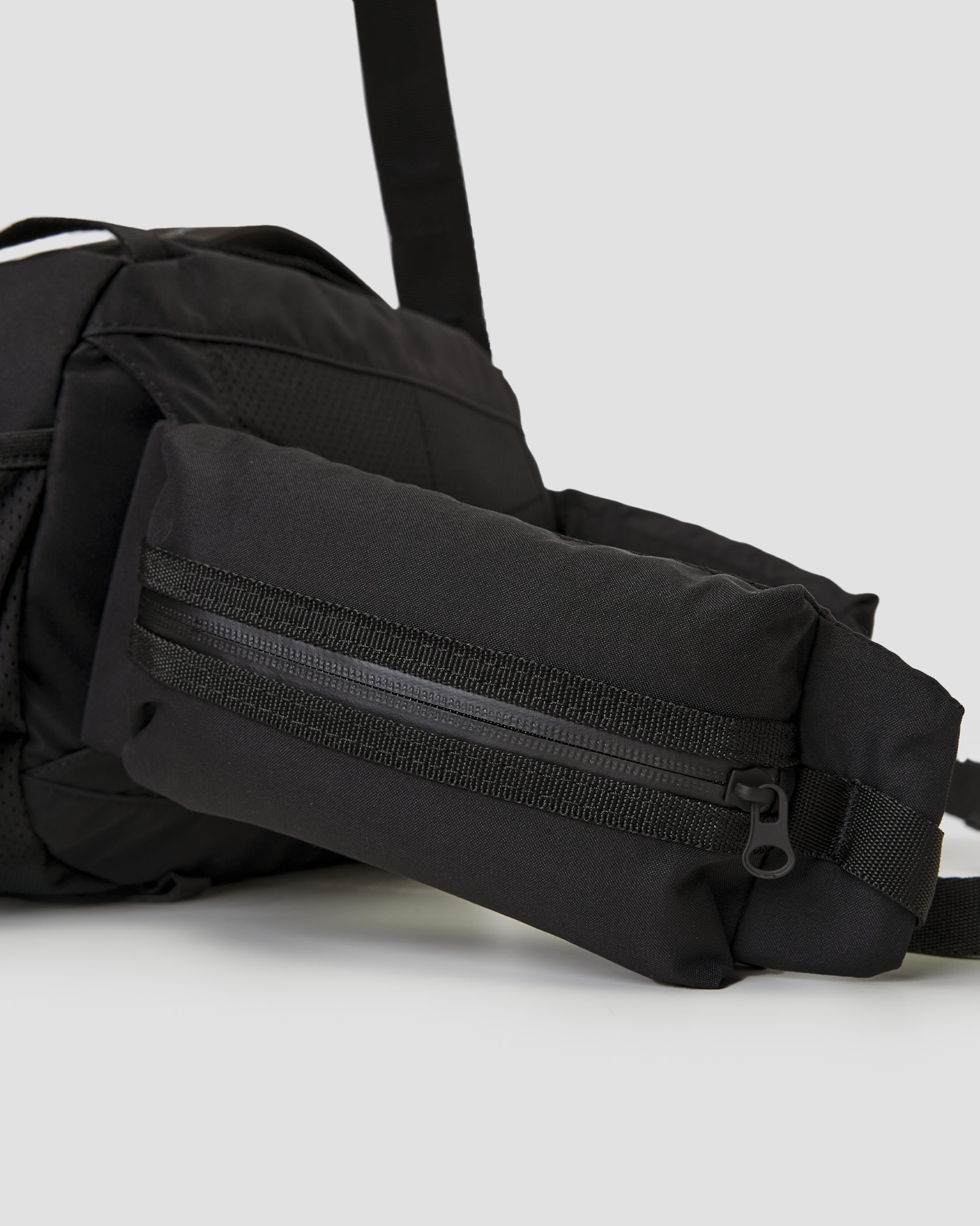 Dámska ľadvinka Adidas by Stella McCartney Multi 2in1 9L čierna
