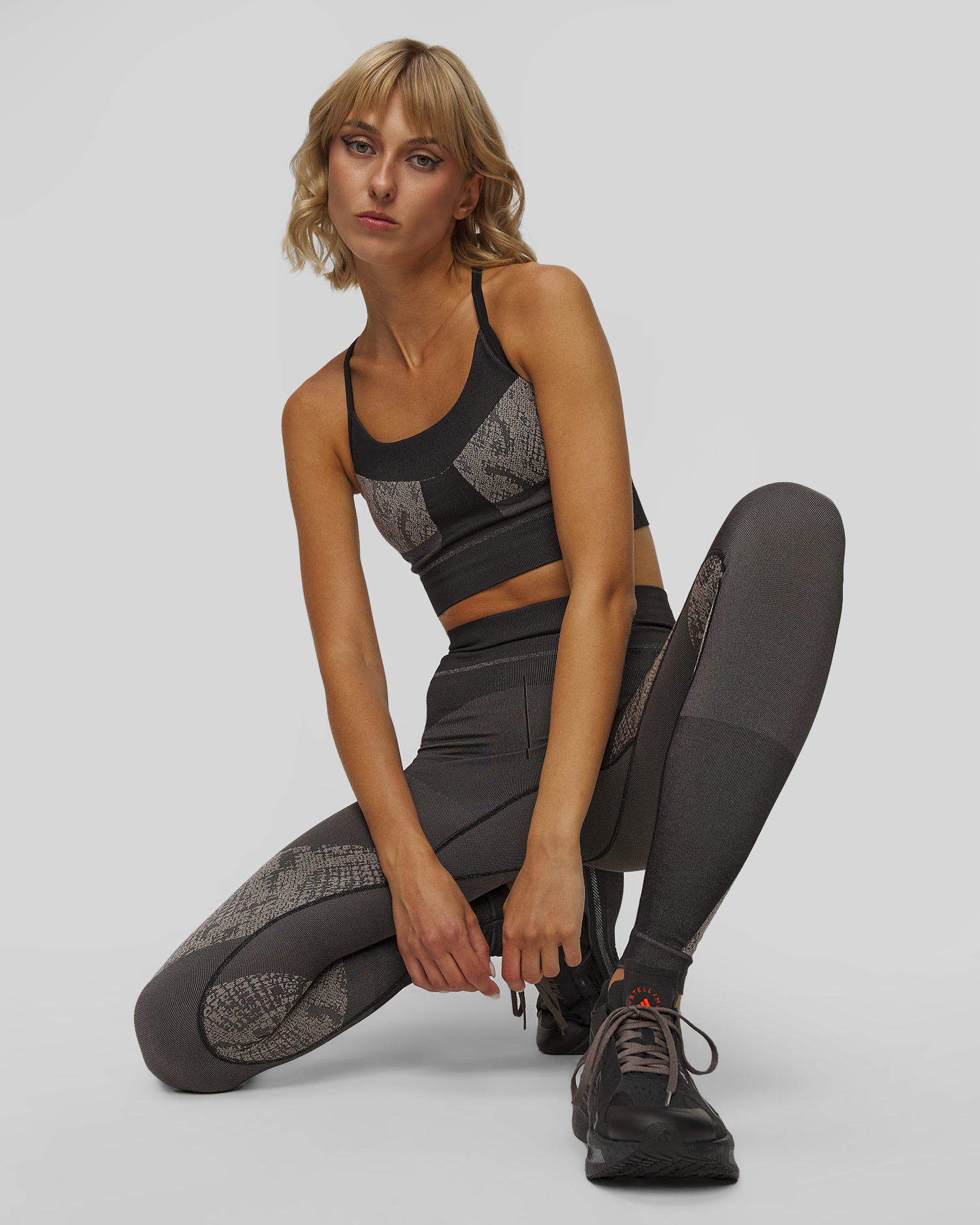 Czarny stanik damski Adidas by Stella McCartney TrueStrength