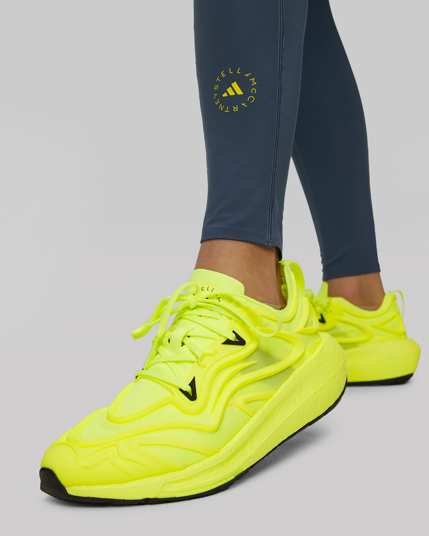 Dámské sportovní boty Adidas by Stella McCartney Ultraboost Speed v Neonovém Barevném Odstínu