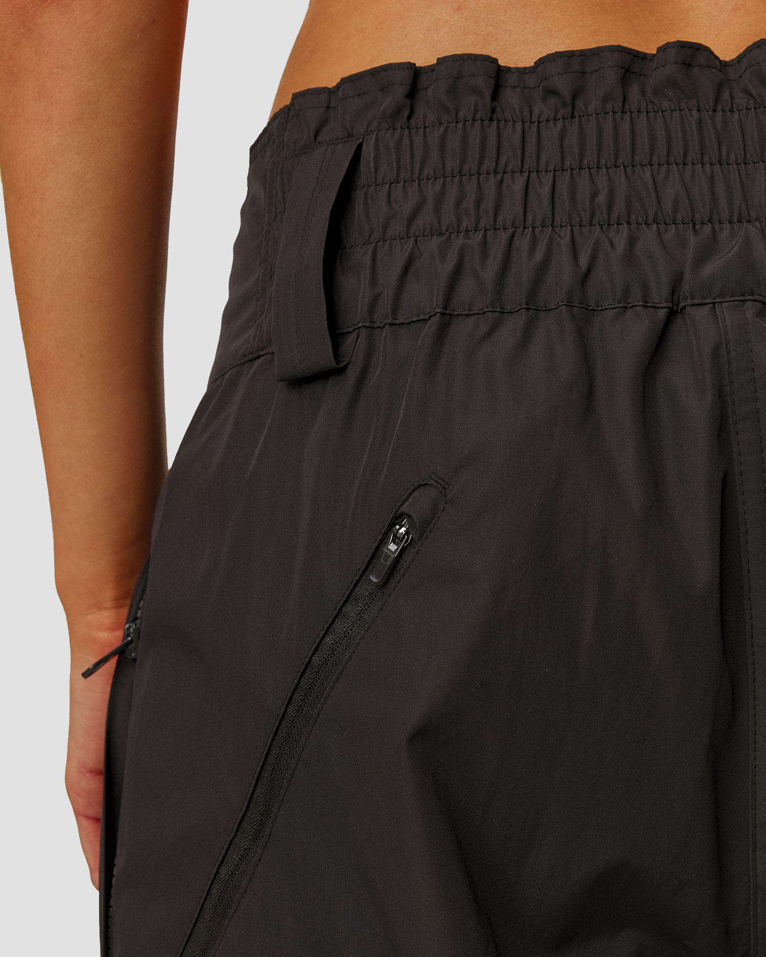 Czarne spodnie damskie Adidas by Stella McCartney Woven