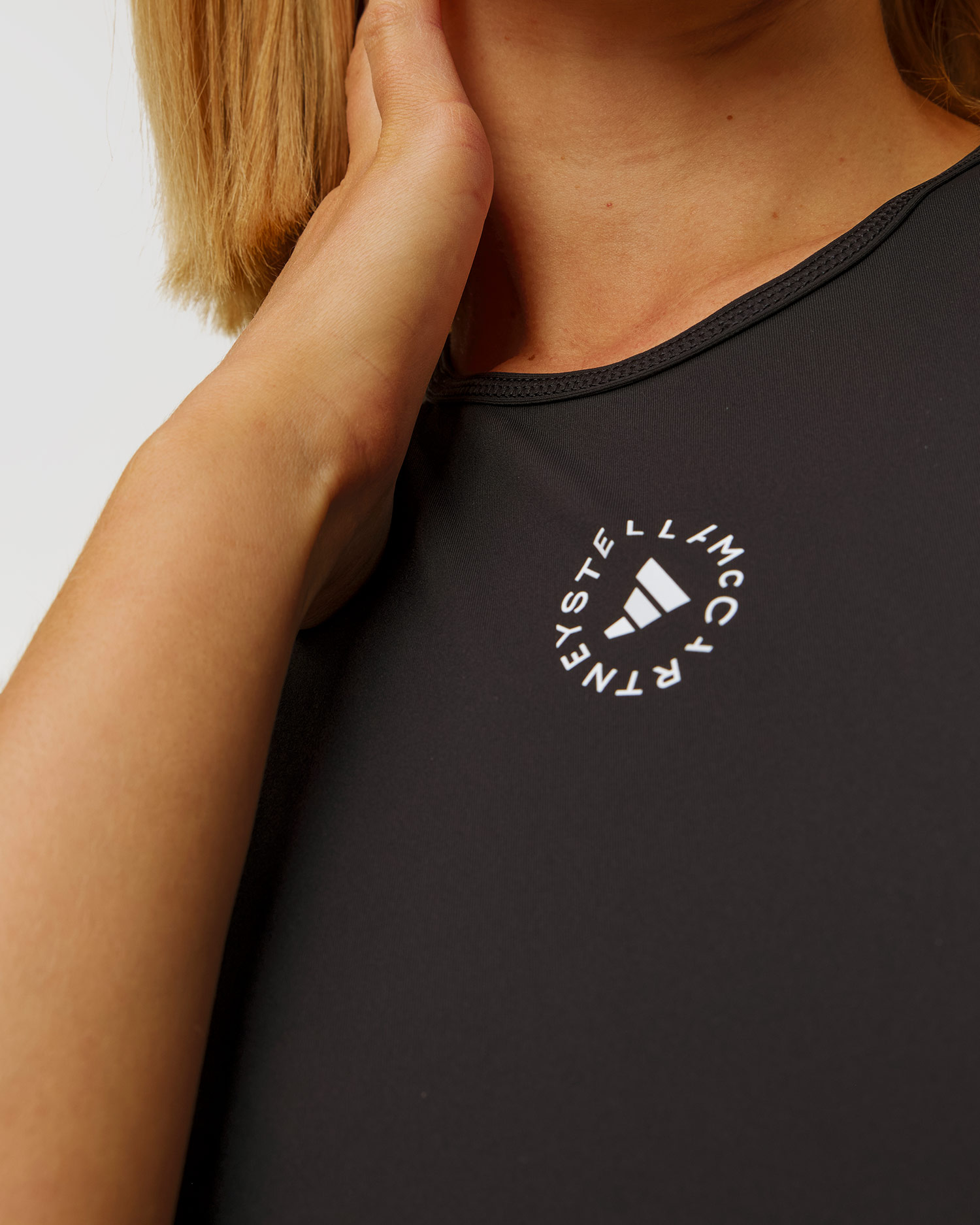 Tricou de antrenament negru pentru femei Adidas by Stella McCartney TruePurpose