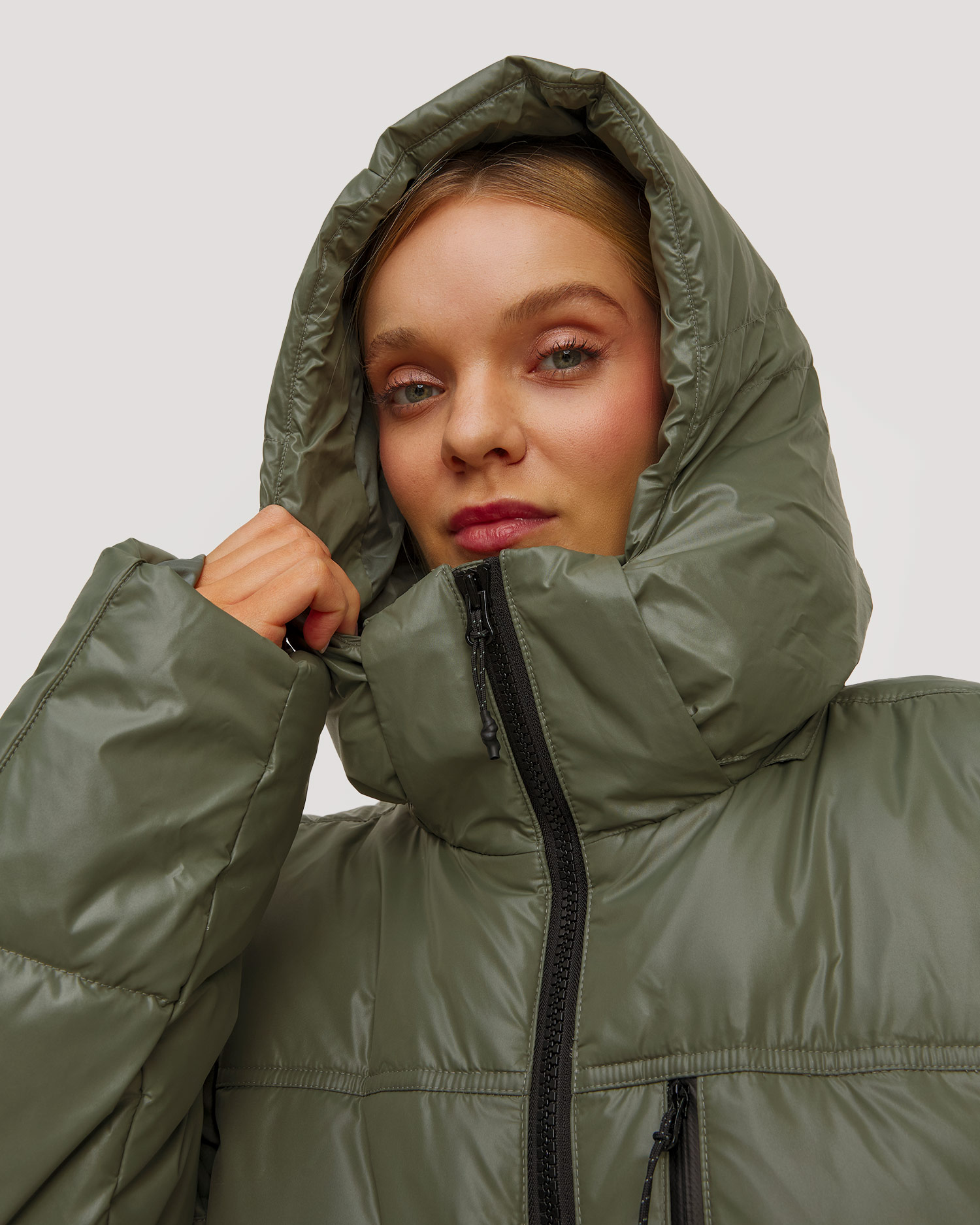 Kurtka puchowa khaki damska Adidas by Stella McCartney Short Puf