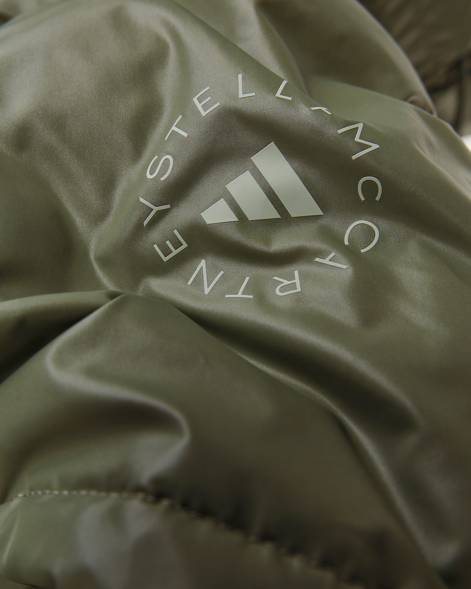 Kurtka puchowa khaki damska Adidas by Stella McCartney Short Puf