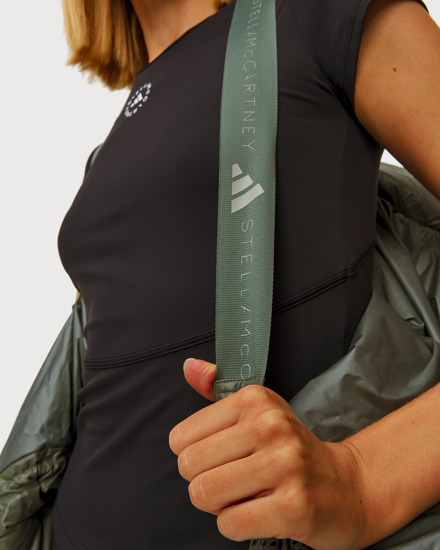 Kurtka puchowa khaki damska Adidas by Stella McCartney Short Puf