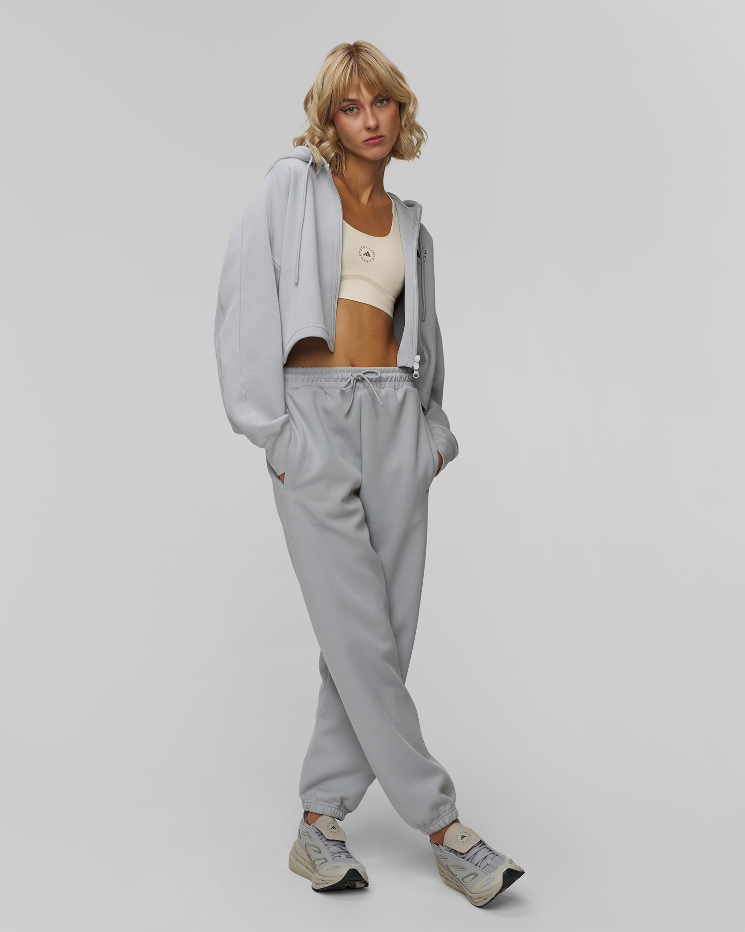 Szare spodnie dresowe damskie Adidas by Stella McCartney Loose