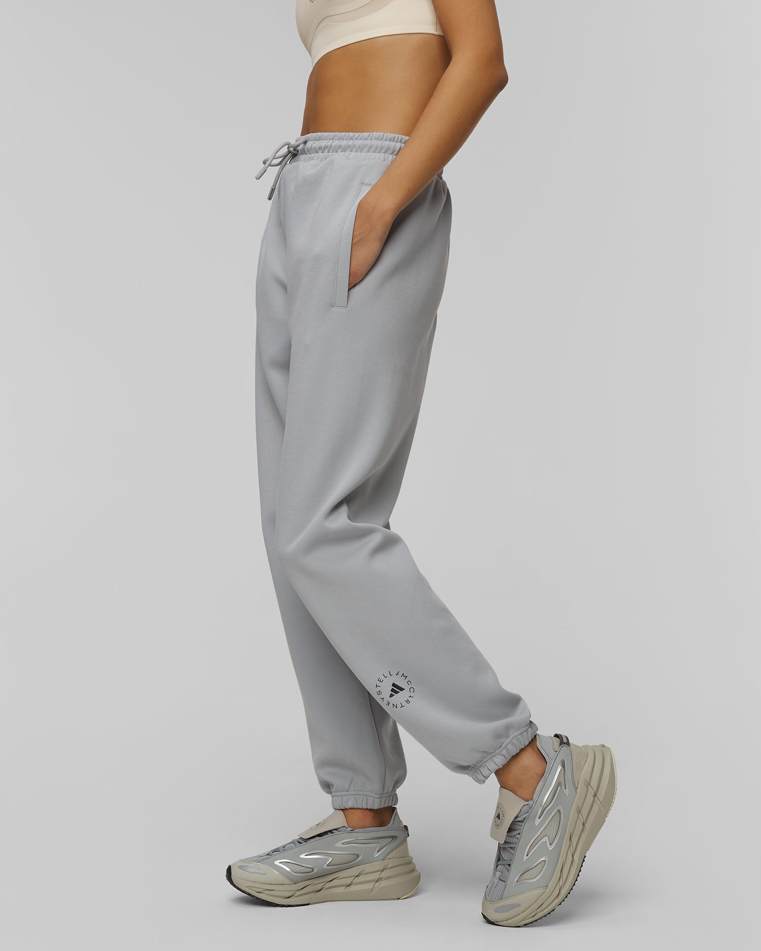 Szare spodnie dresowe damskie Adidas by Stella McCartney Loose