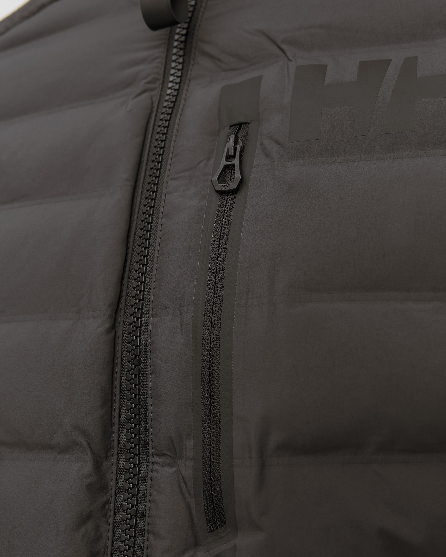 Pánská bundomikina Helly Hansen Arctic Ocean Hybrid Insulator v šedé barvě