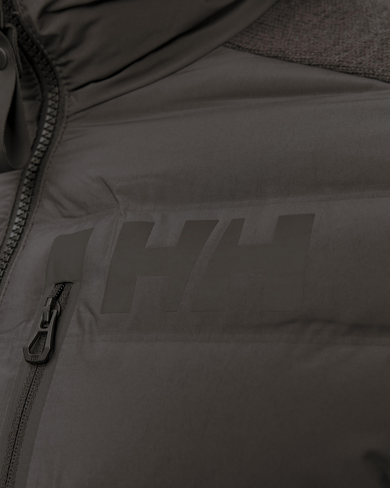 Pánská bundomikina Helly Hansen Arctic Ocean Hybrid Insulator v šedé barvě