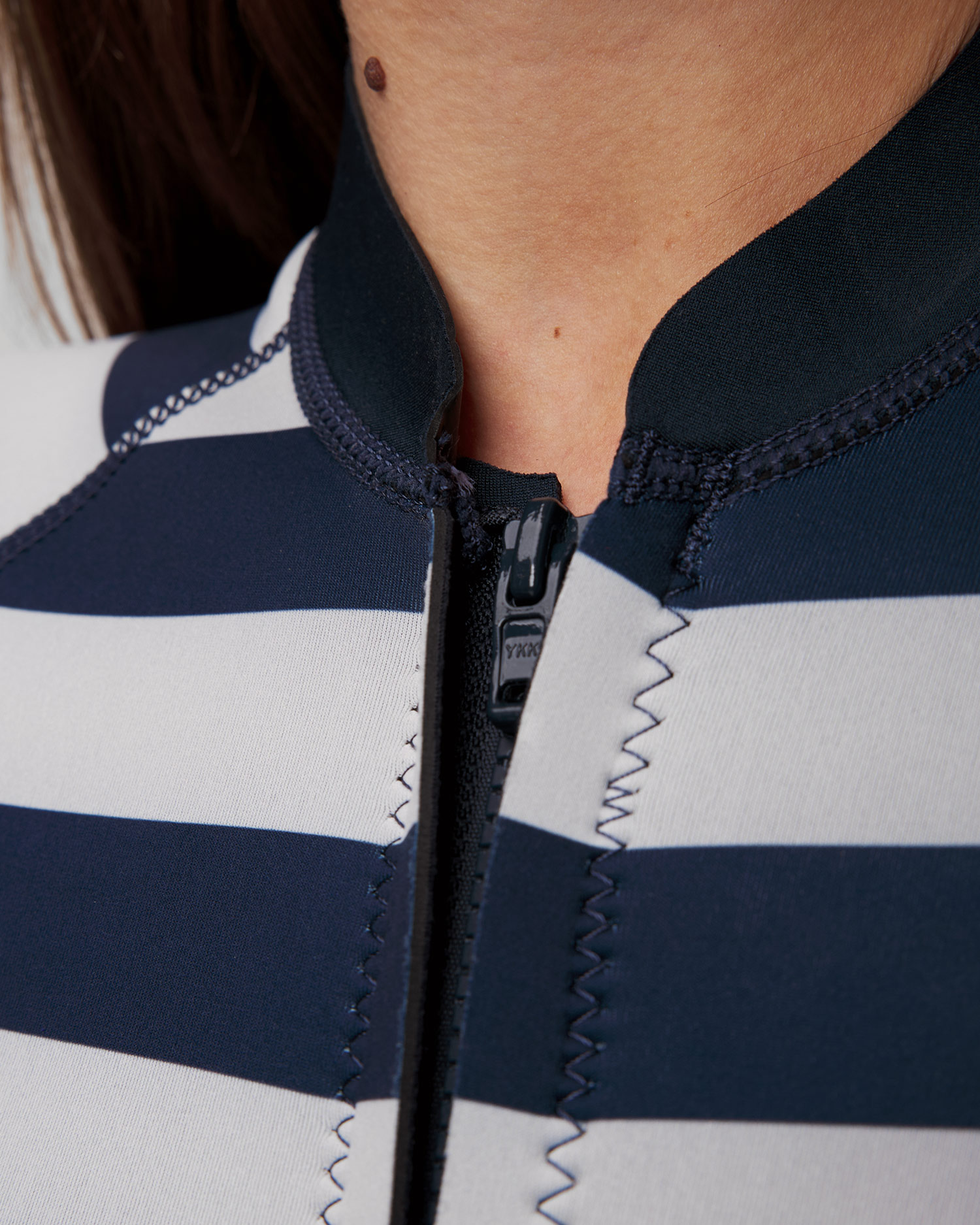 Granatowo-biały kombinezon piankowy damski Helly Hansen Waterwear Longsleeve Wetsuit