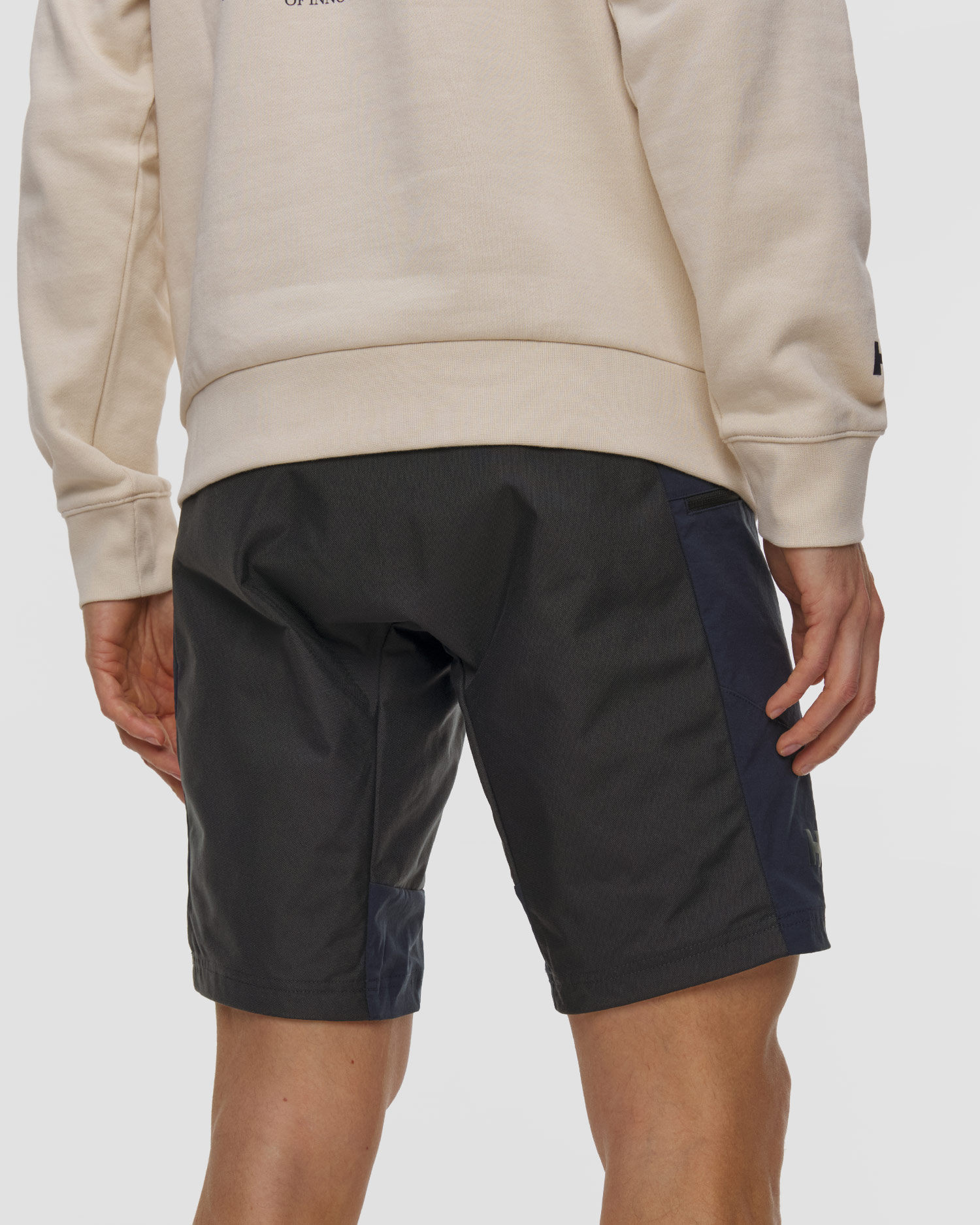 Pánské sportovní kraťasy Helly Hansen Hp Racing Deck Shorts 2.0 v tmavě modré barvě