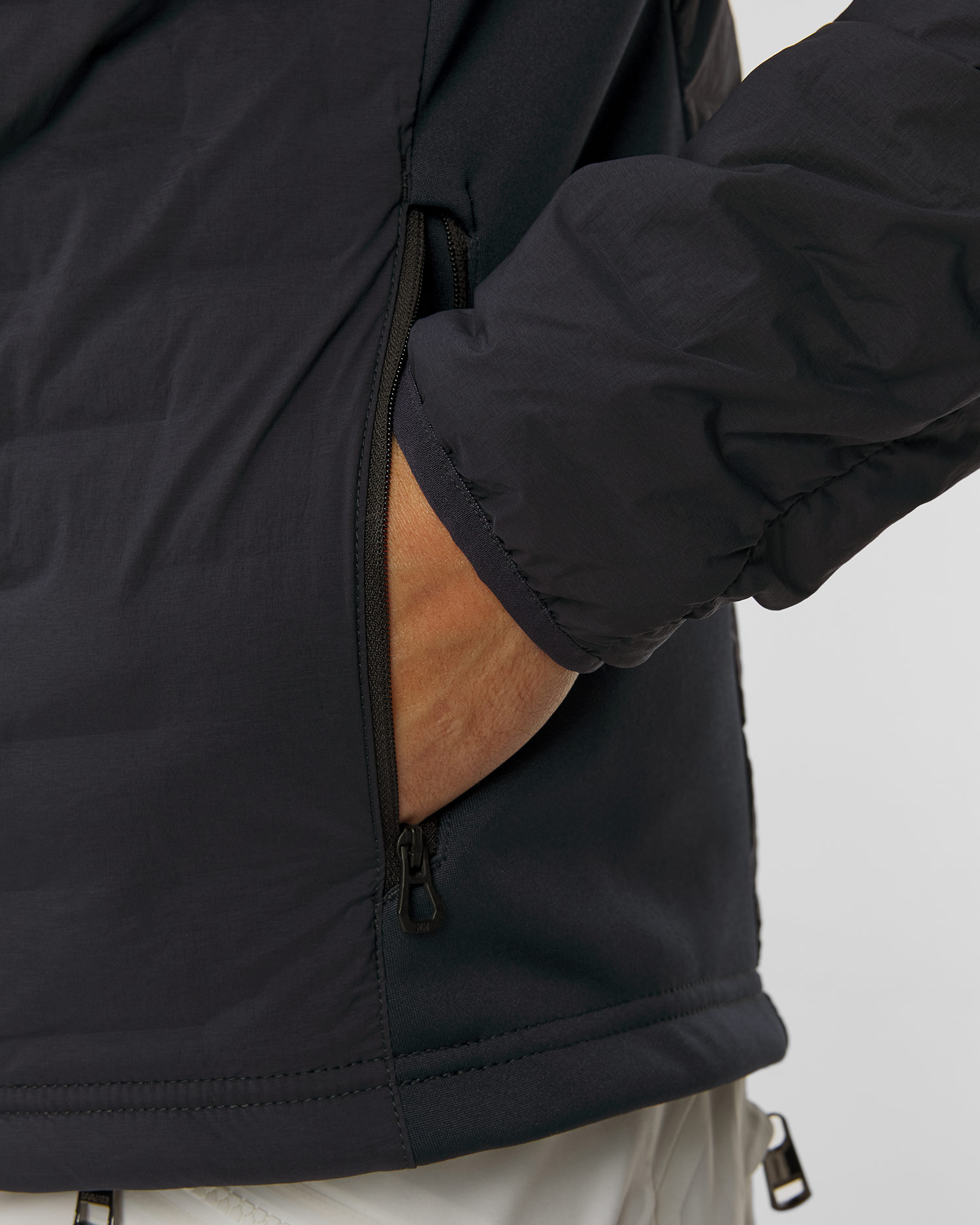 Pánská bundomikina Helly Hansen Hp Hybrid Stretch Hooded Ins v tmavě modré barvě