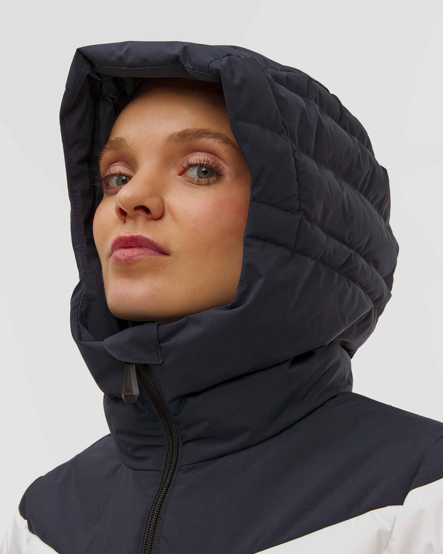 Women's ski jacket Helly Hansen W Imperial Short Puffy Jacket white and navy blue