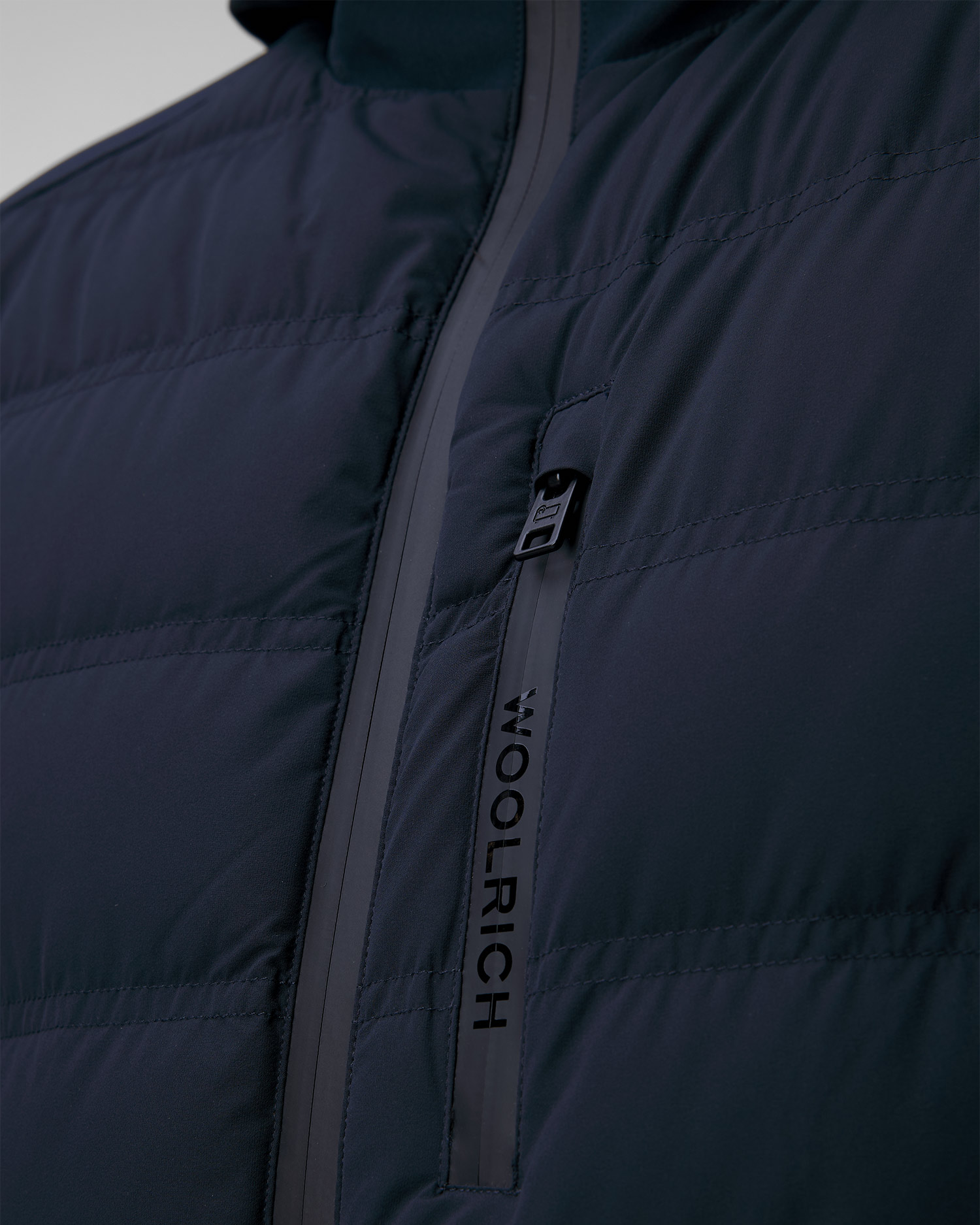 Pánska tmavomodrá bunda Woolrich Bering Hybrid