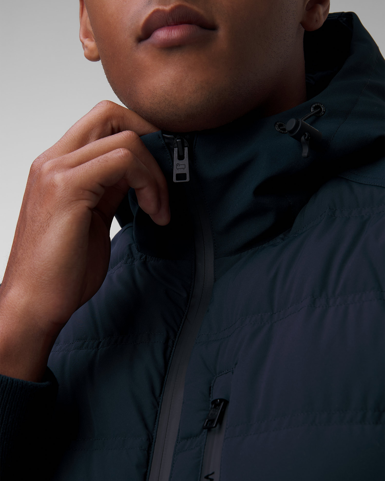 Pánska tmavomodrá bunda Woolrich Bering Hybrid